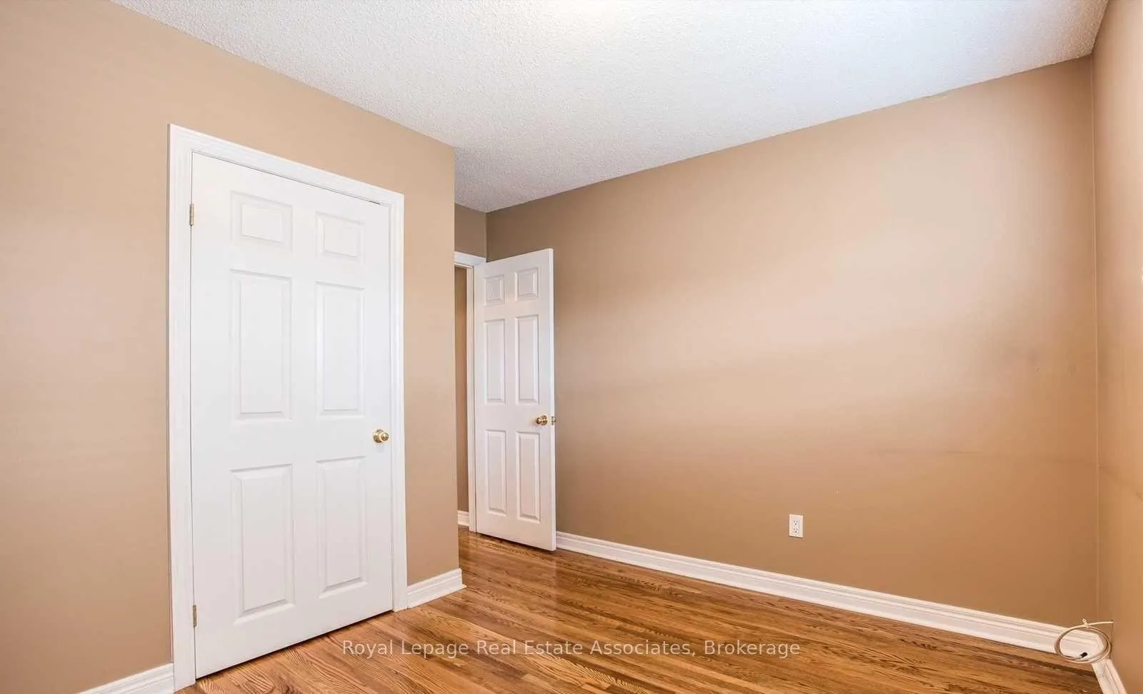 Photo 10 of 9 Wilton Drive, Brampton, Brampton East — HOMEH