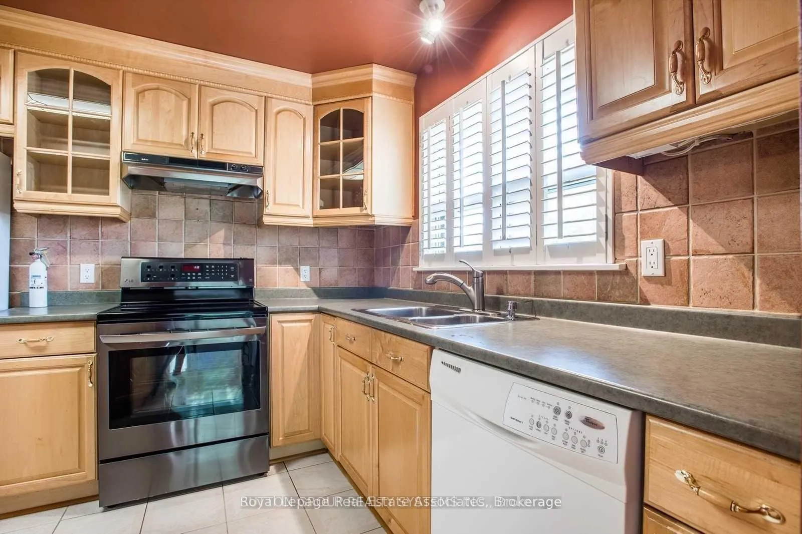 Photo 13 of 9 Wilton Drive, Brampton, Brampton East — HOMEH