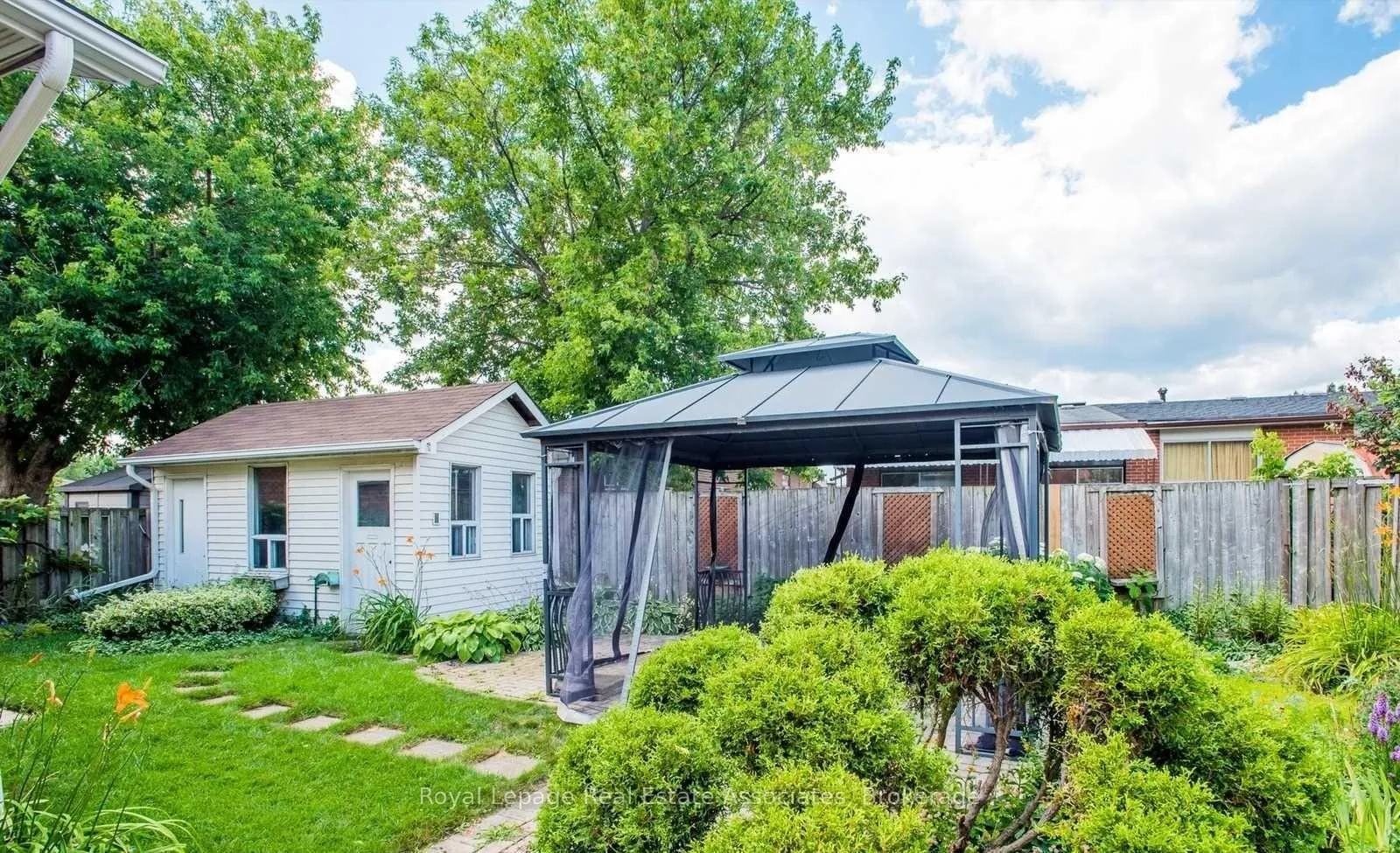 Photo 16 of 9 Wilton Drive, Brampton, Brampton East — HOMEH