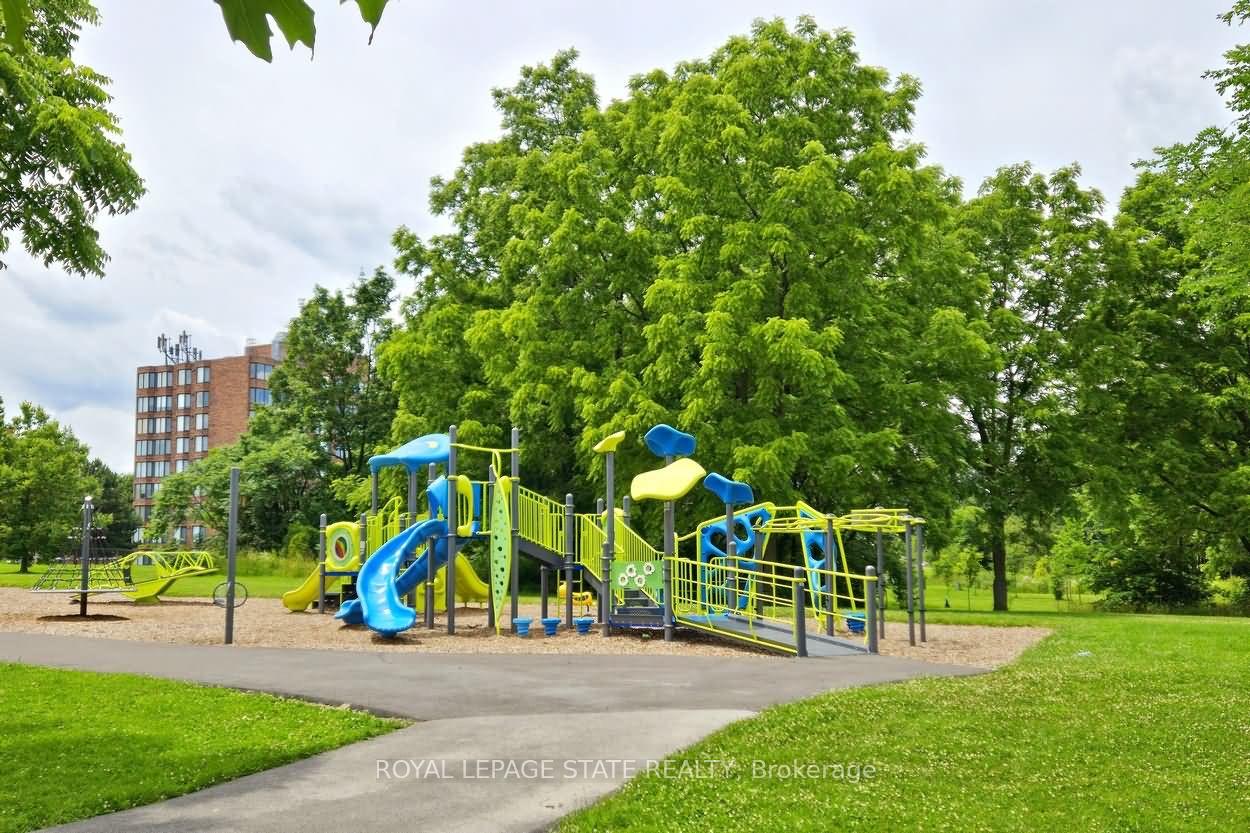 Photo 4 of Unit 403, 180 Limeridge Road W, Hamilton, Rolston — HOMEH