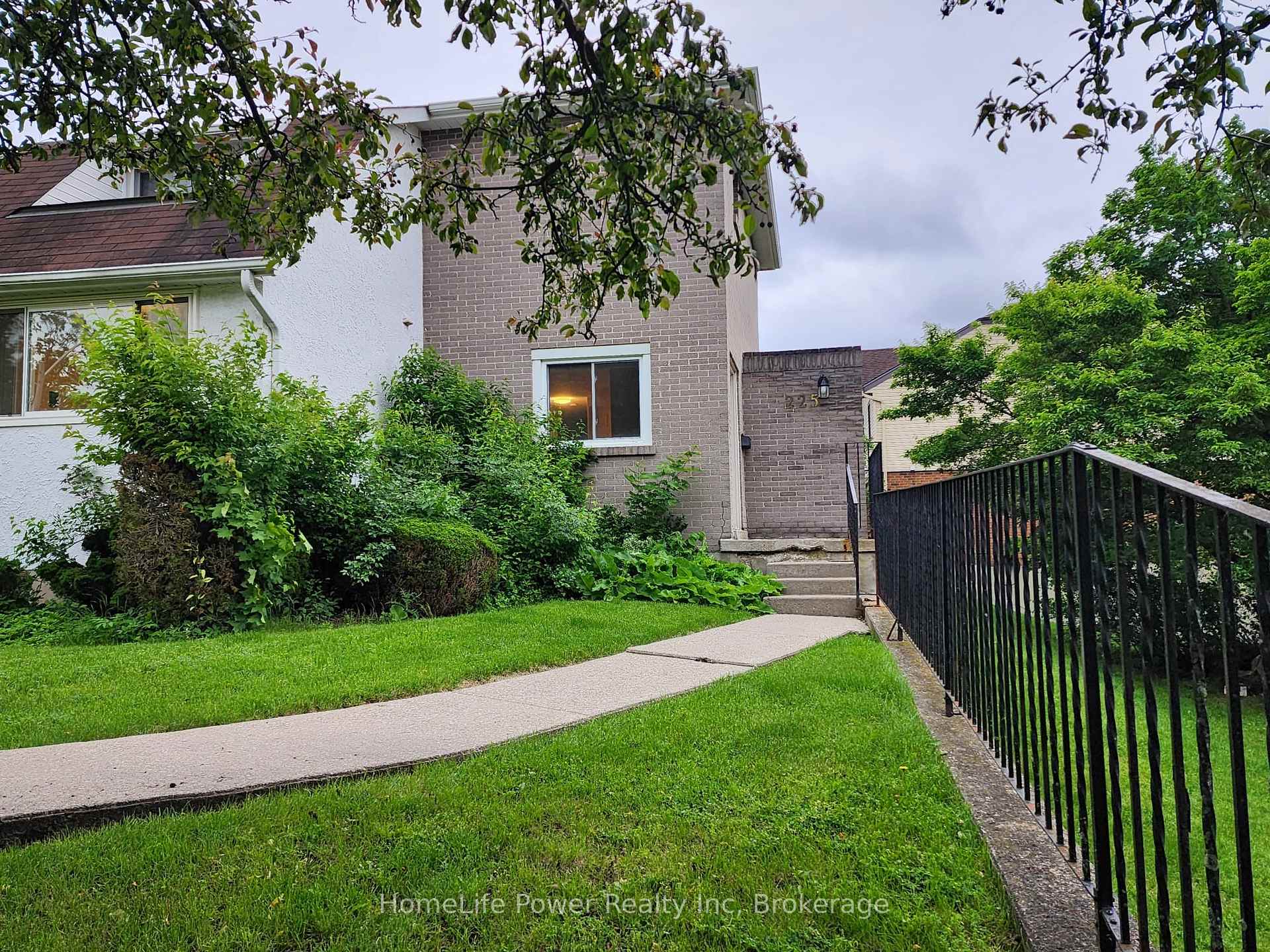 Photo 4 of 225 Shakespeare Drive, Waterloo — HOMEH