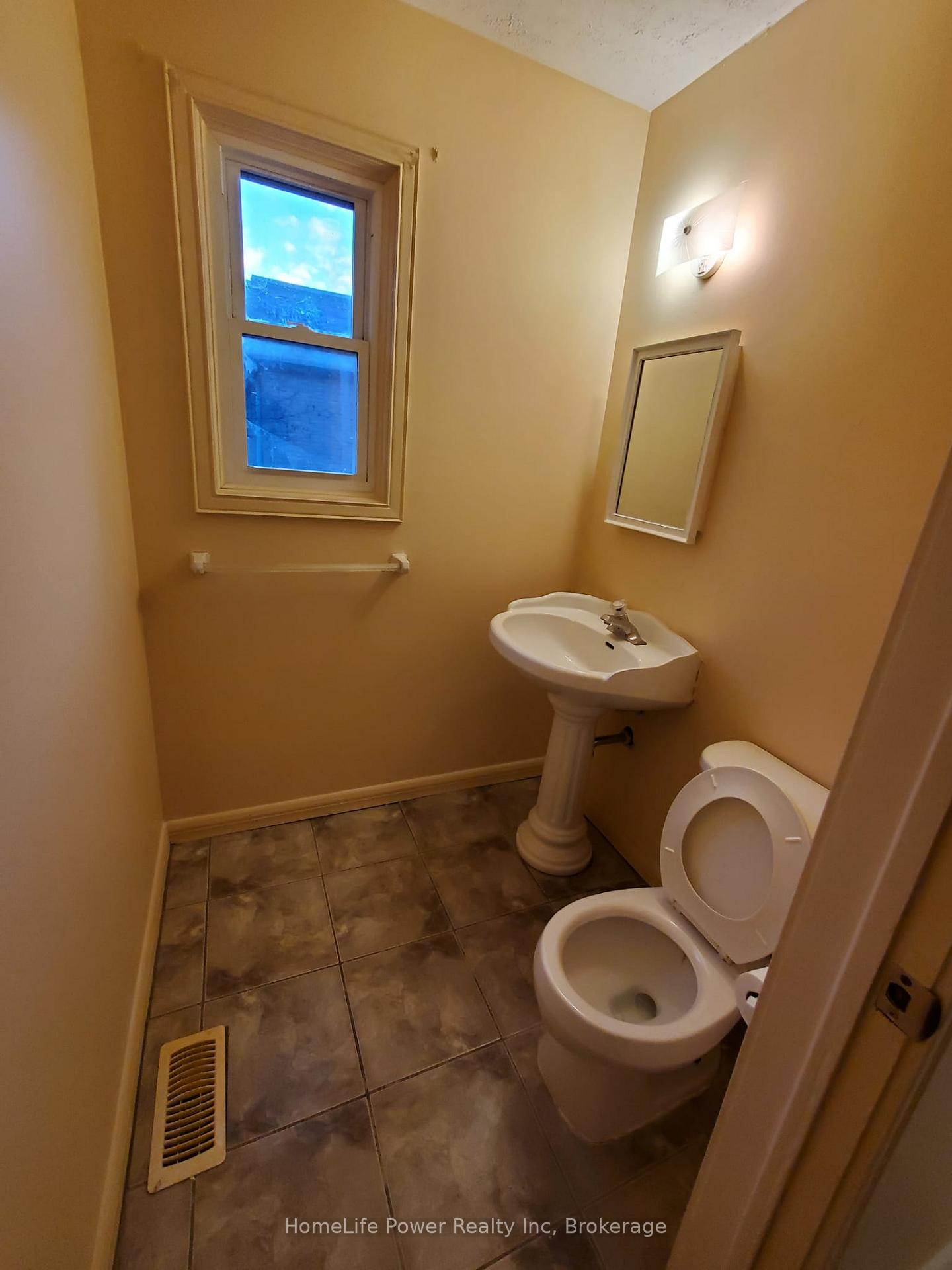 Photo 26 of 225 Shakespeare Drive, Waterloo — HOMEH