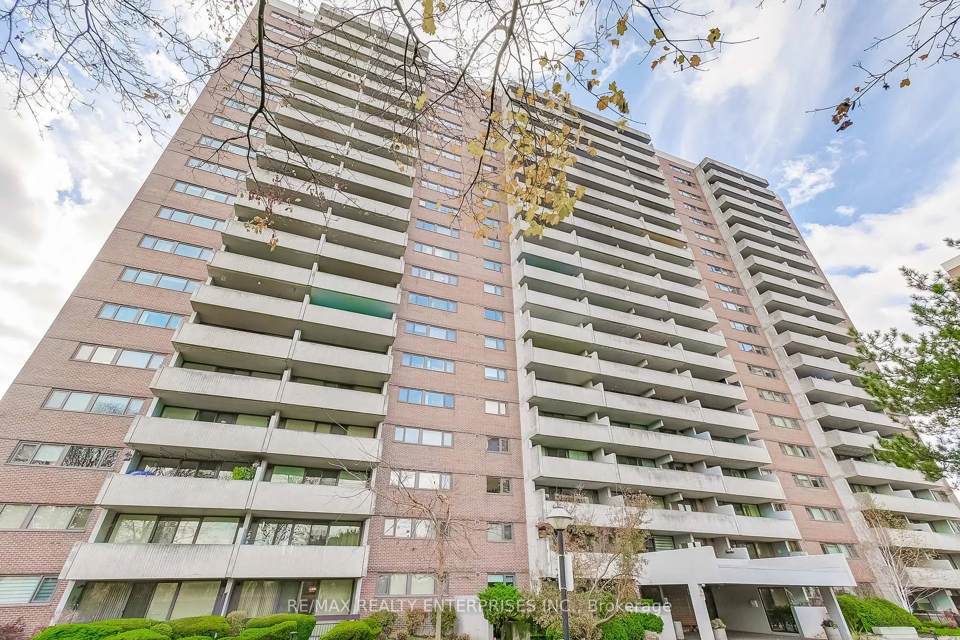 Photo 2 of Unit 1809, 250 Scarlett Road, Toronto, Rockcliffe-Smythe — HOMEH