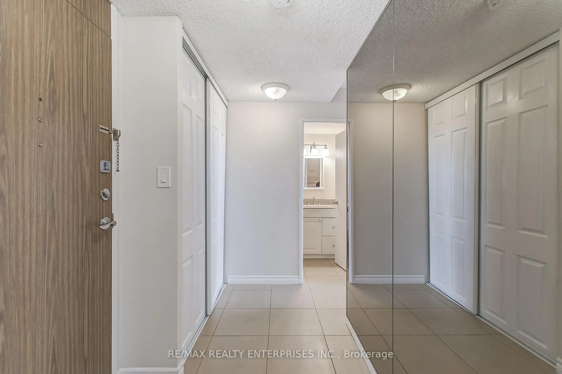 Photo 4 of Unit 1809, 250 Scarlett Road, Toronto, Rockcliffe-Smythe — HOMEH