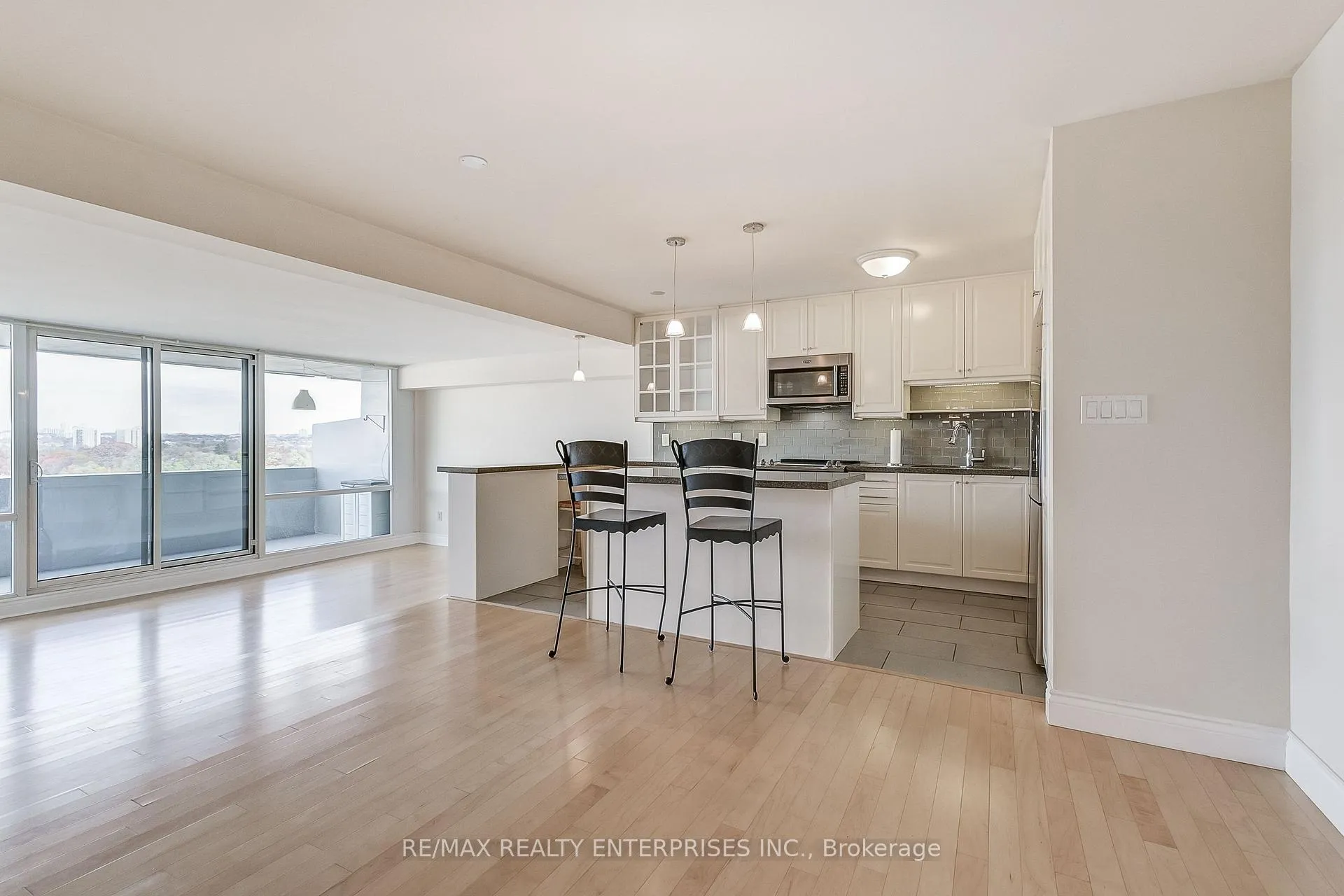 Photo 6 of Unit 1809, 250 Scarlett Road, Toronto, Rockcliffe-Smythe — HOMEH