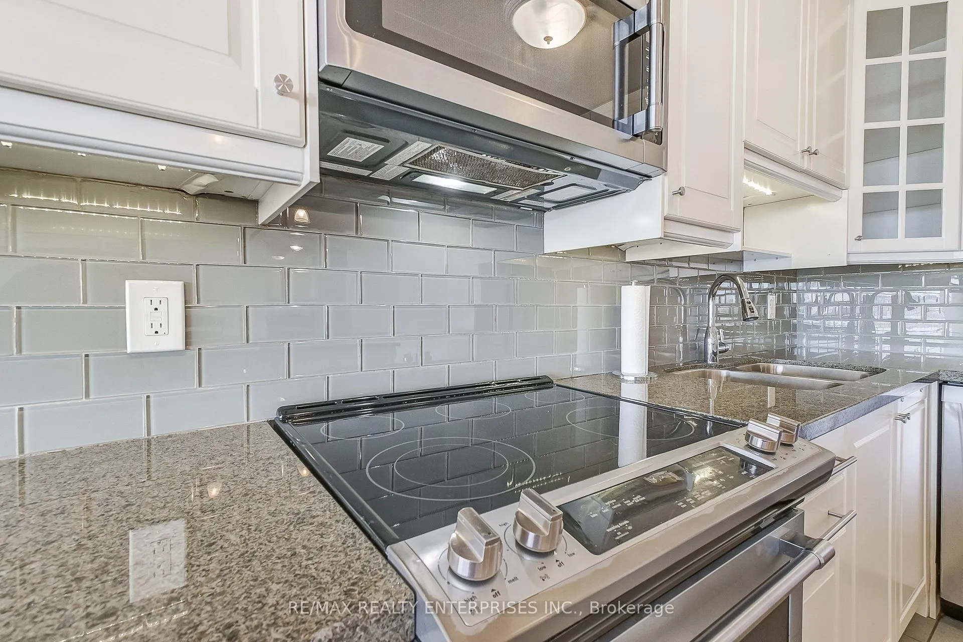 Photo 11 of Unit 1809, 250 Scarlett Road, Toronto, Rockcliffe-Smythe — HOMEH