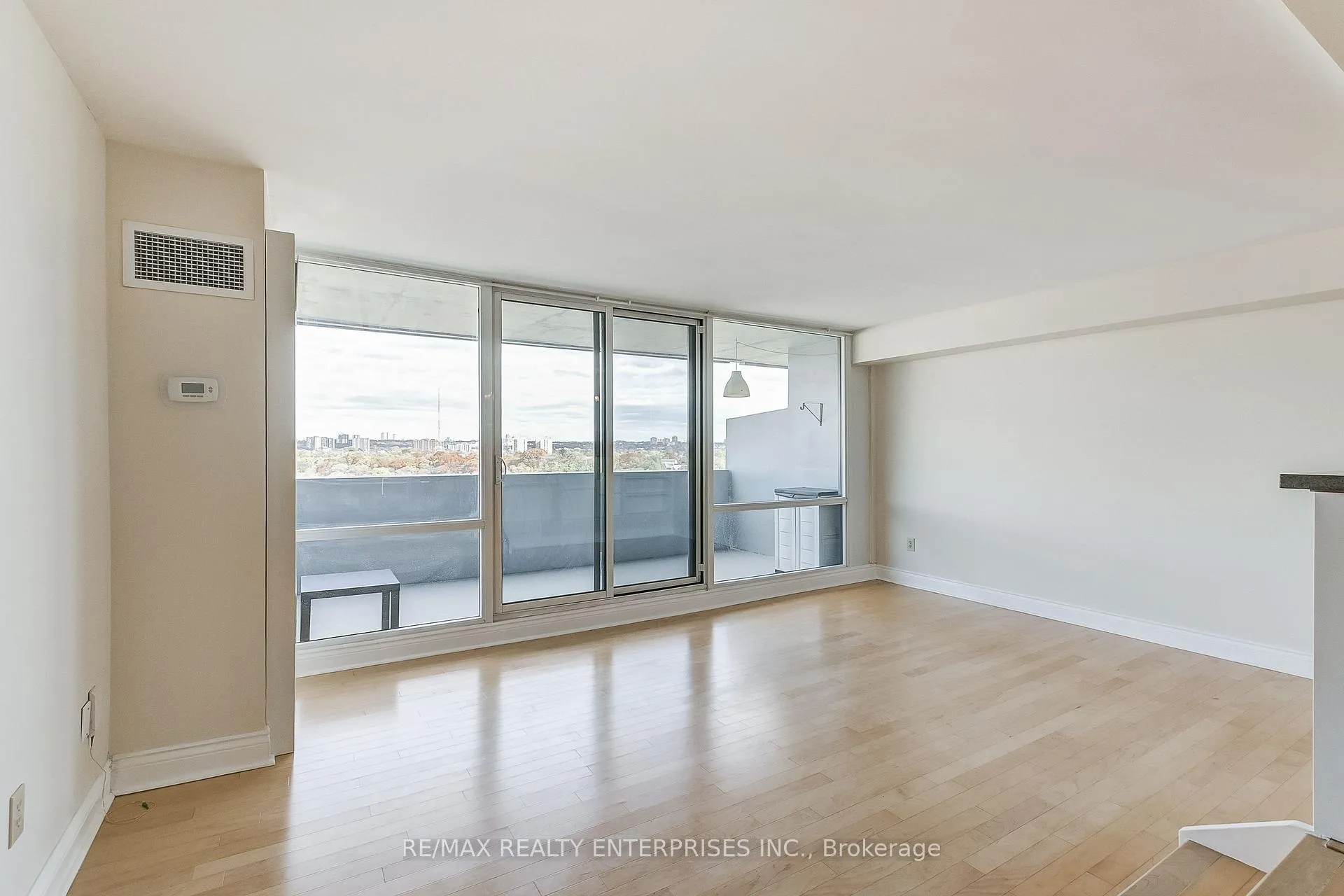 Photo 12 of Unit 1809, 250 Scarlett Road, Toronto, Rockcliffe-Smythe — HOMEH