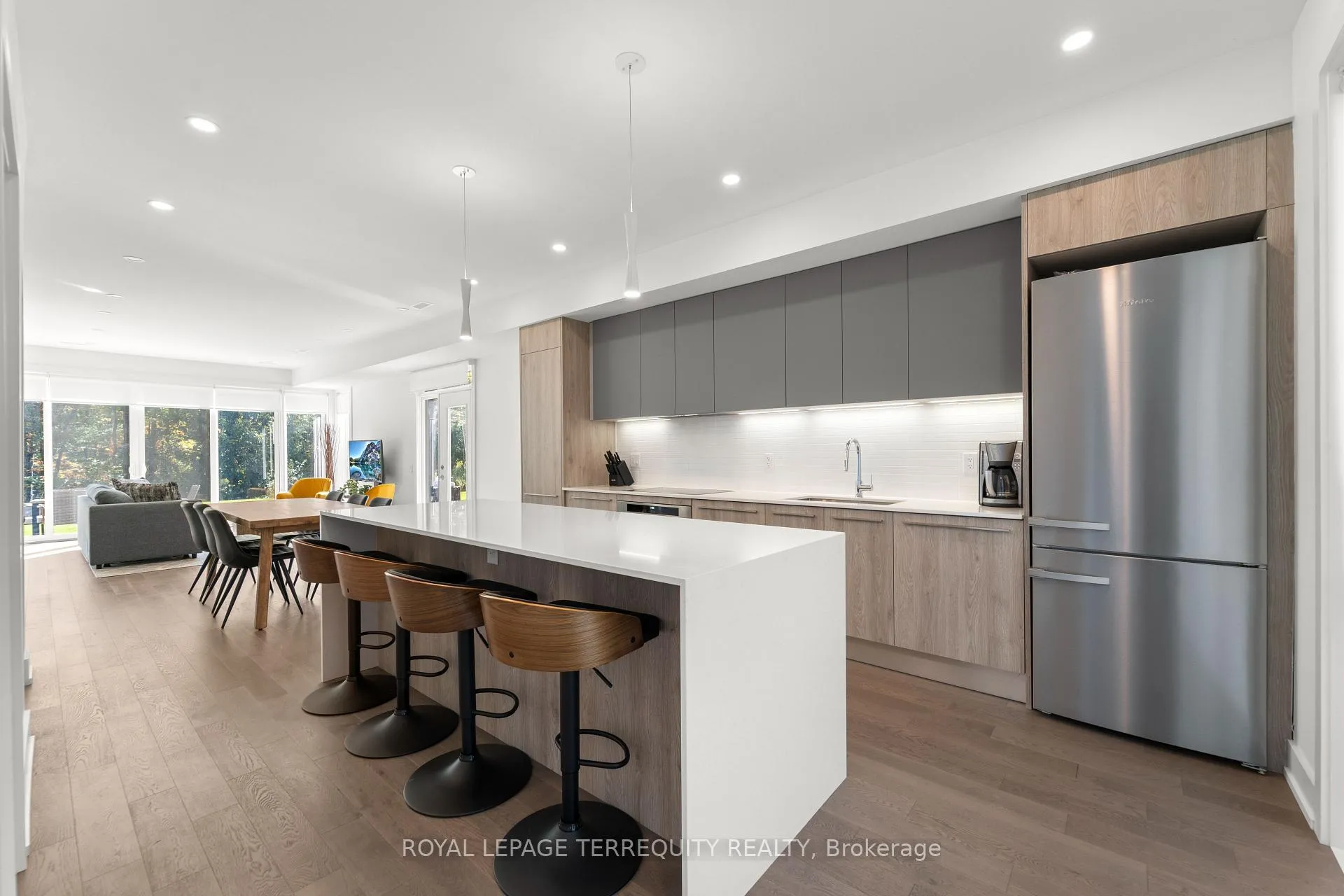Photo 3 of 43 Rockmount Crescent, Gravenhurst, Muskoka (S) — HOMEH