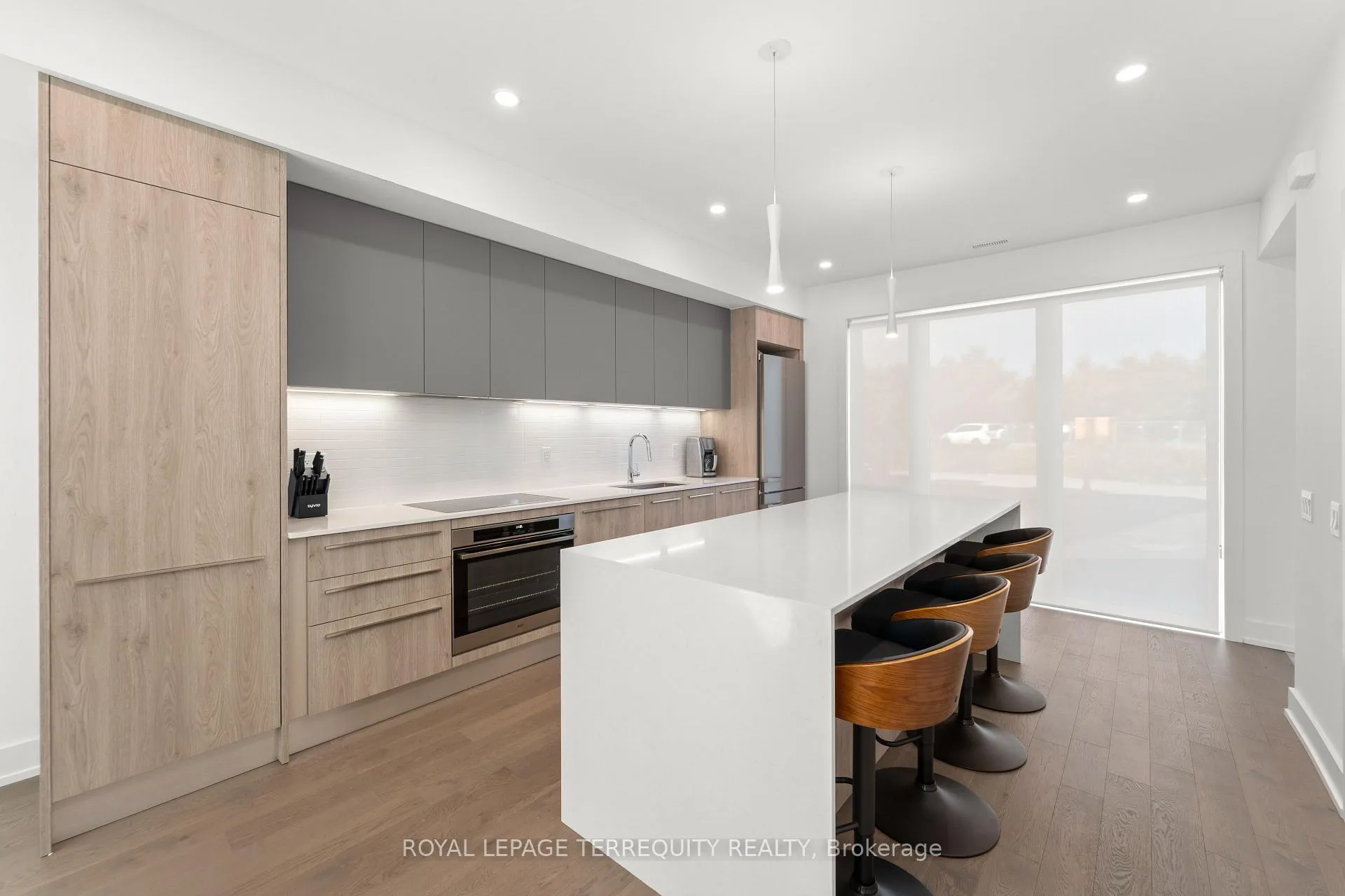 Photo 4 of 43 Rockmount Crescent, Gravenhurst, Muskoka (S) — HOMEH