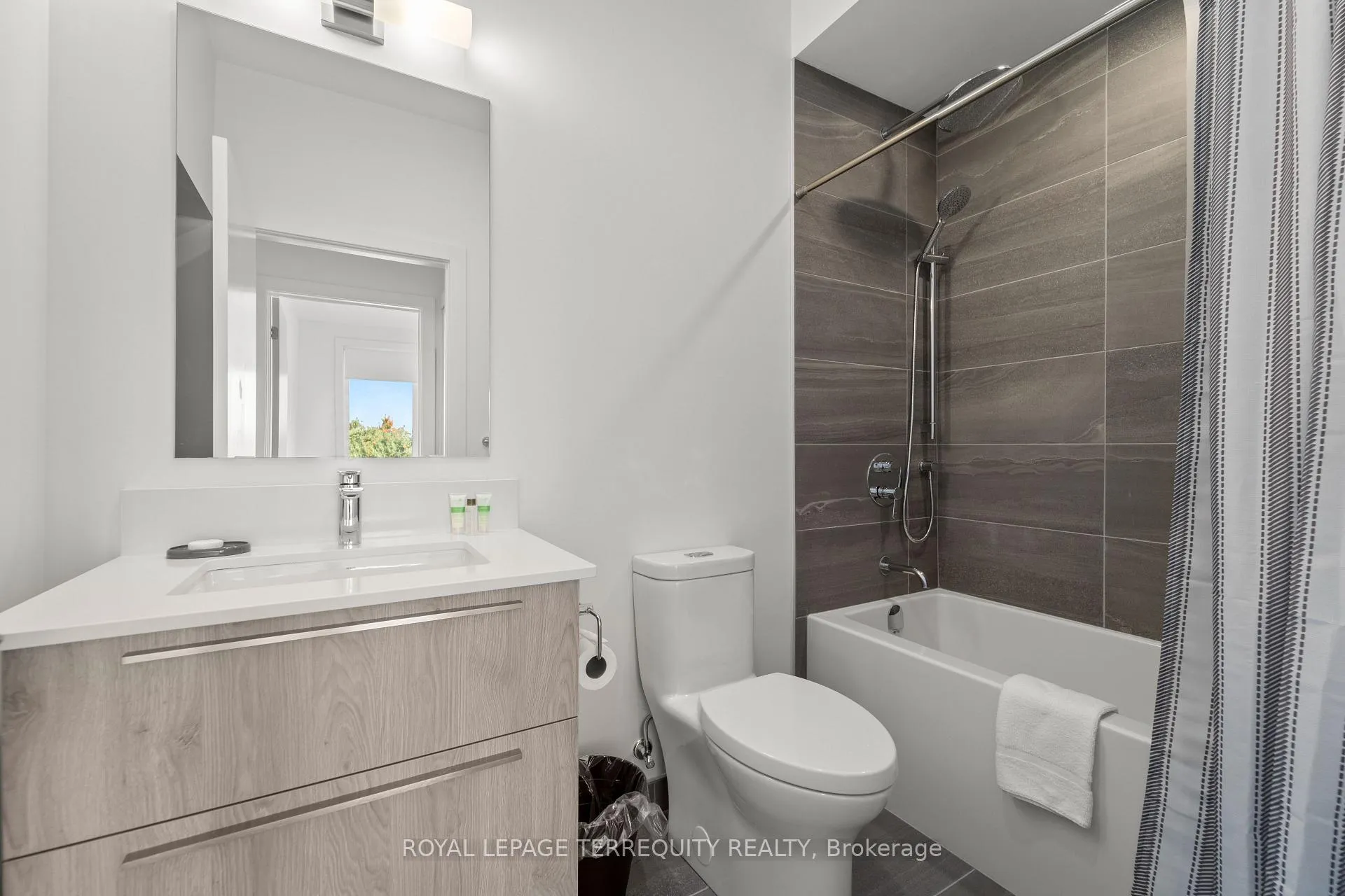 Photo 25 of 43 Rockmount Crescent, Gravenhurst, Muskoka (S) — HOMEH