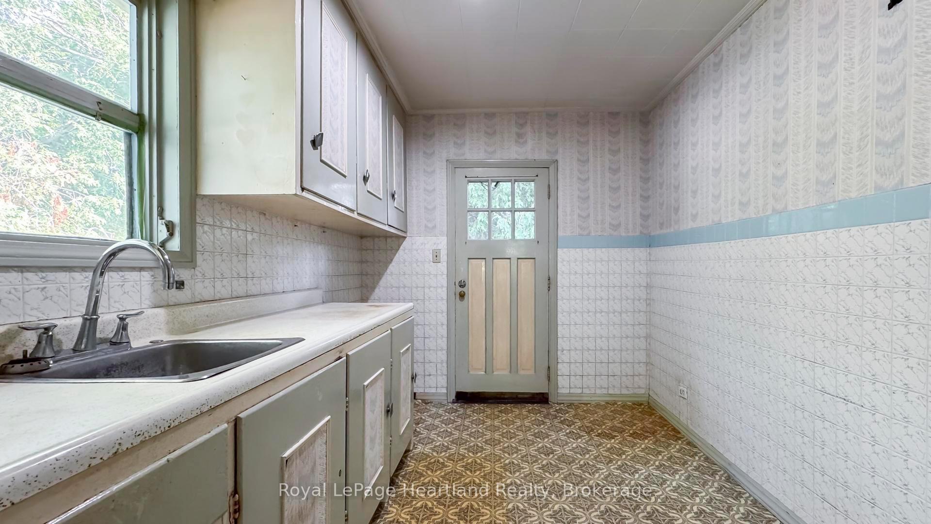 Photo 18 of 157 Dunlop Street, Central Huron, Clinton — HOMEH