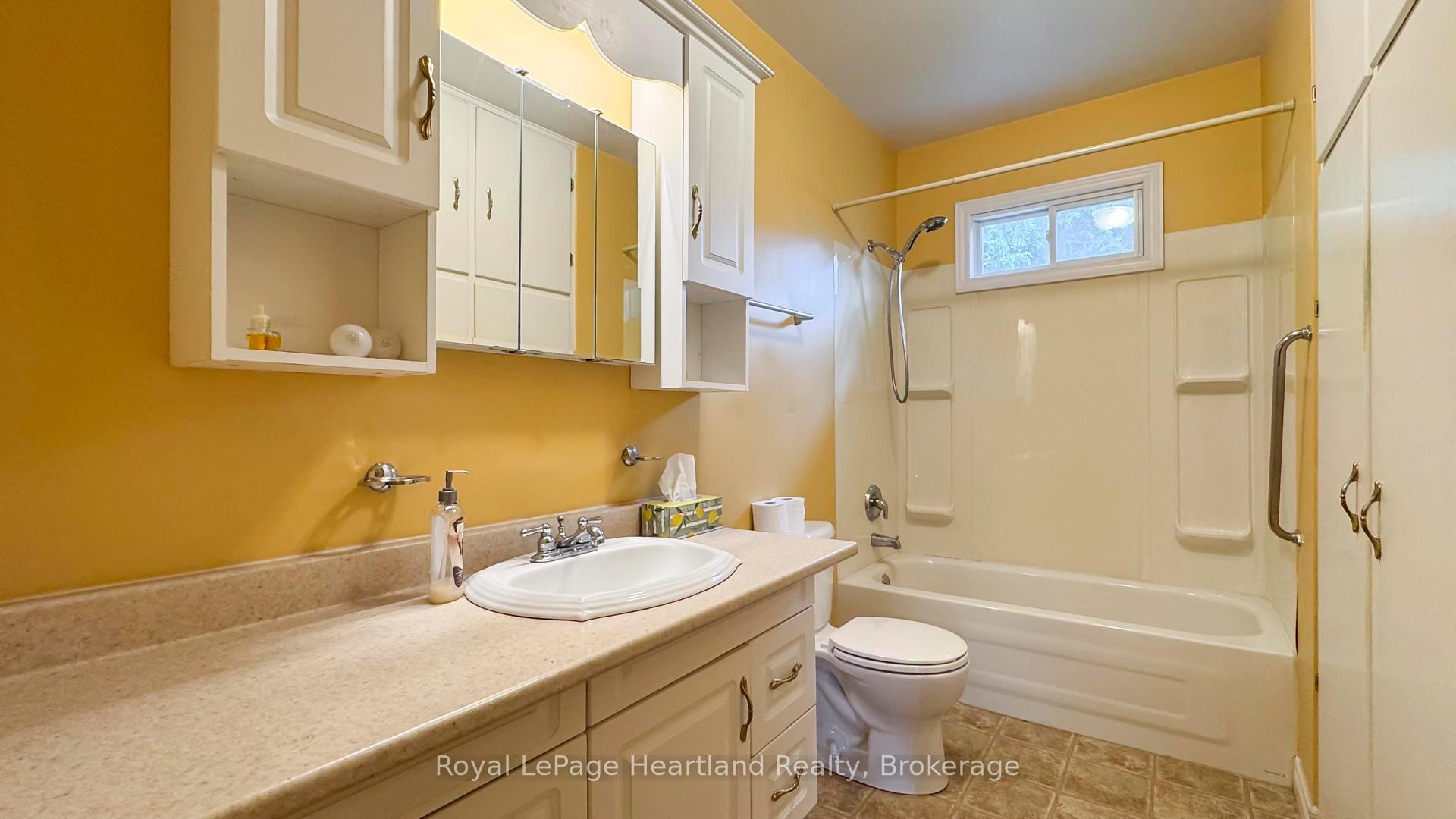 Photo 24 of 157 Dunlop Street, Central Huron, Clinton — HOMEH