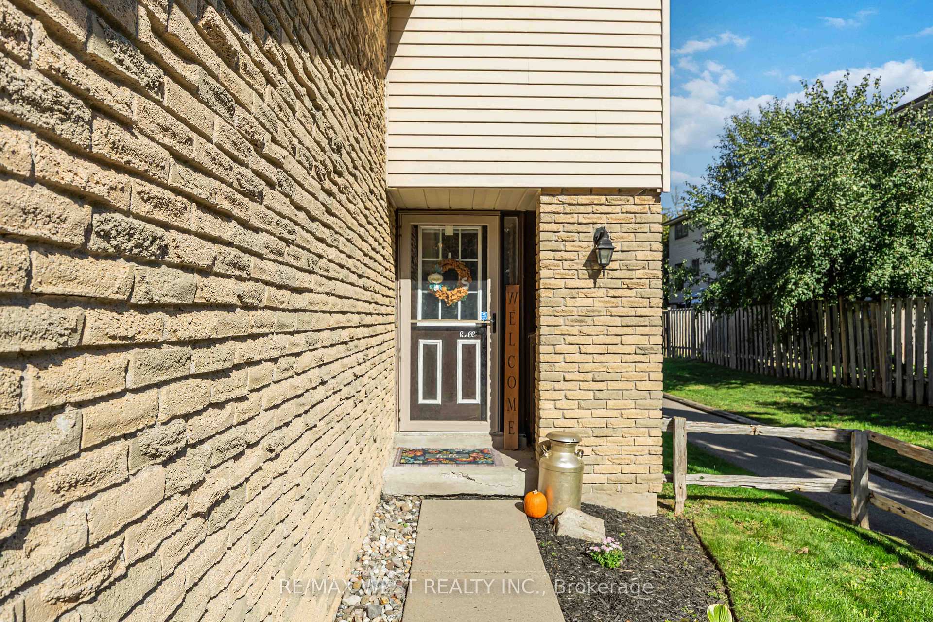 Photo 4 of Unit E8, 221 Ormond Drive, Oshawa, Samac — HOMEH