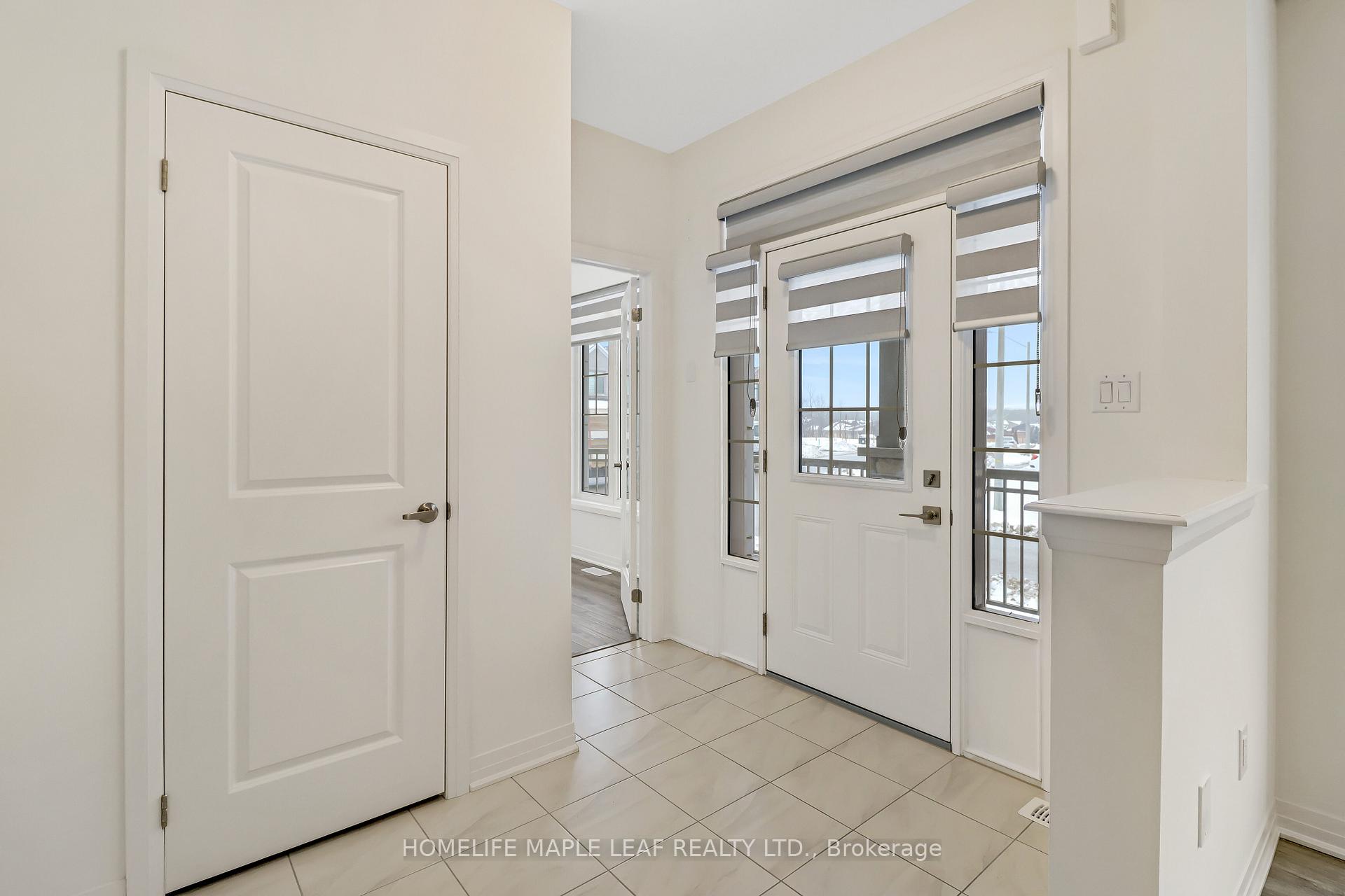 Photo 4 of 21 Shepherd Drive N, Barrie, Painswick South — HOMEH