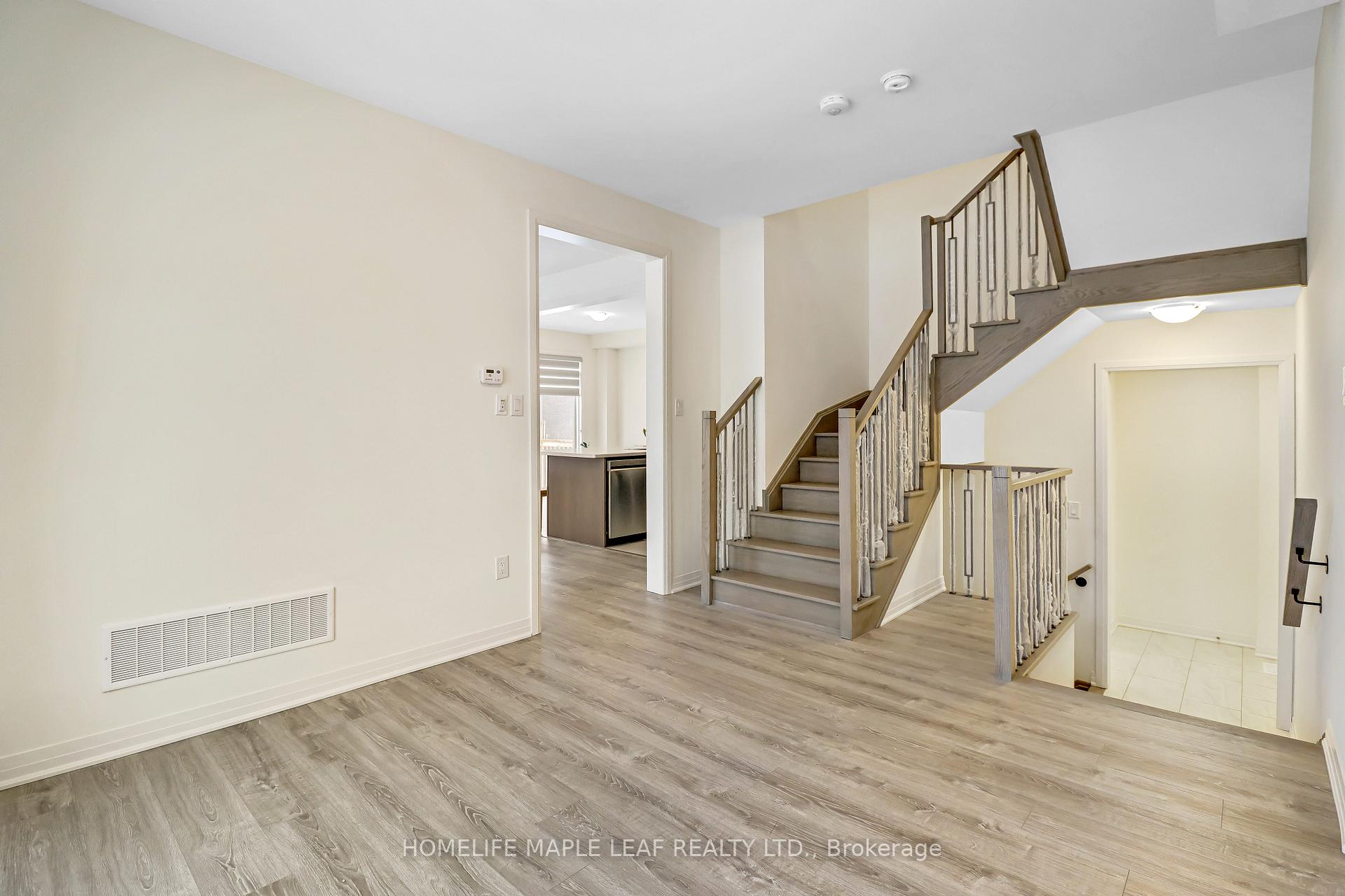 Photo 9 of 21 Shepherd Drive N, Barrie, Painswick South — HOMEH