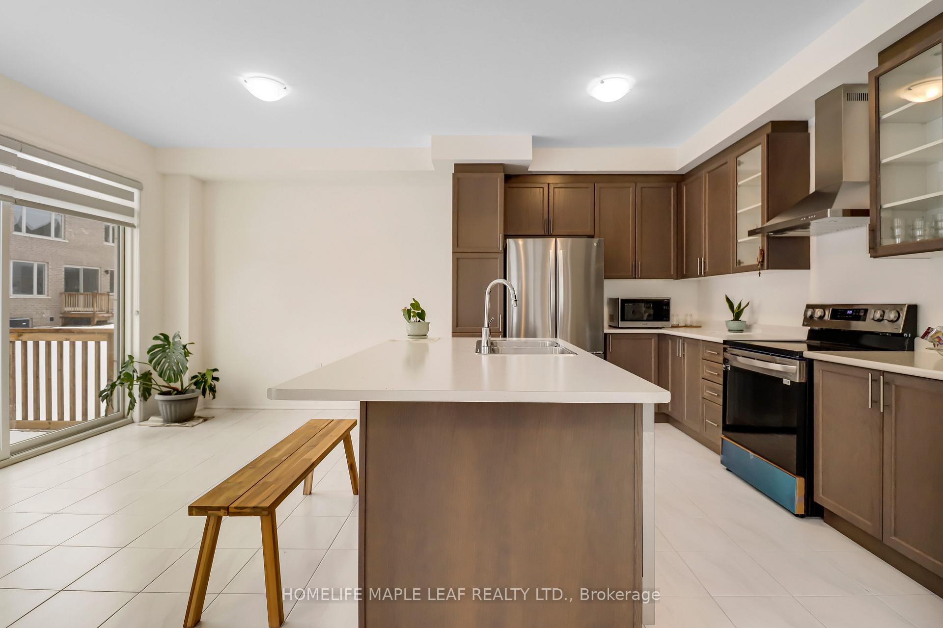 Photo 15 of 21 Shepherd Drive N, Barrie, Painswick South — HOMEH