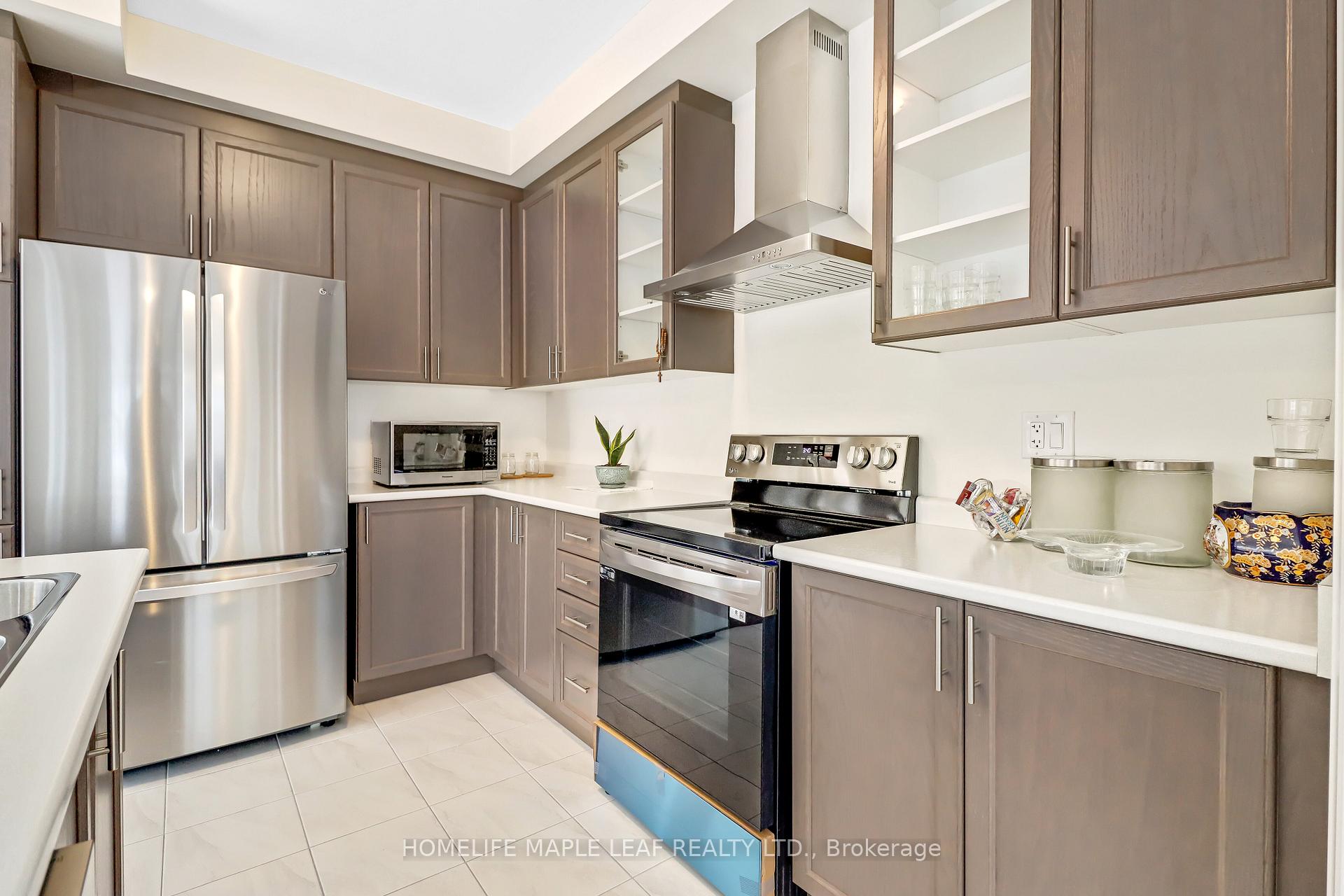 Photo 17 of 21 Shepherd Drive N, Barrie, Painswick South — HOMEH