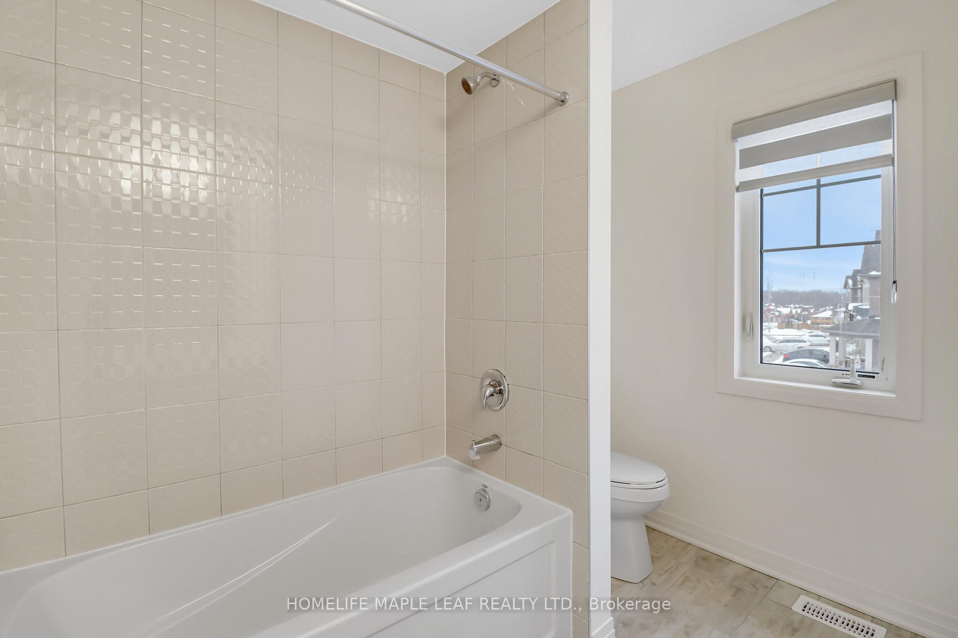 Photo 29 of 21 Shepherd Drive N, Barrie, Painswick South — HOMEH