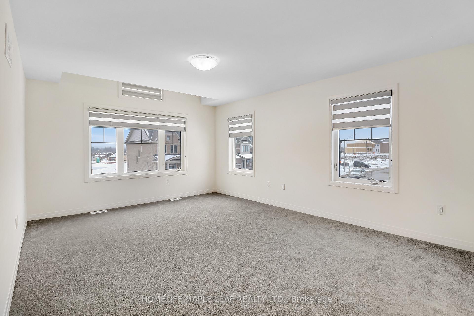Photo 32 of 21 Shepherd Drive N, Barrie, Painswick South — HOMEH