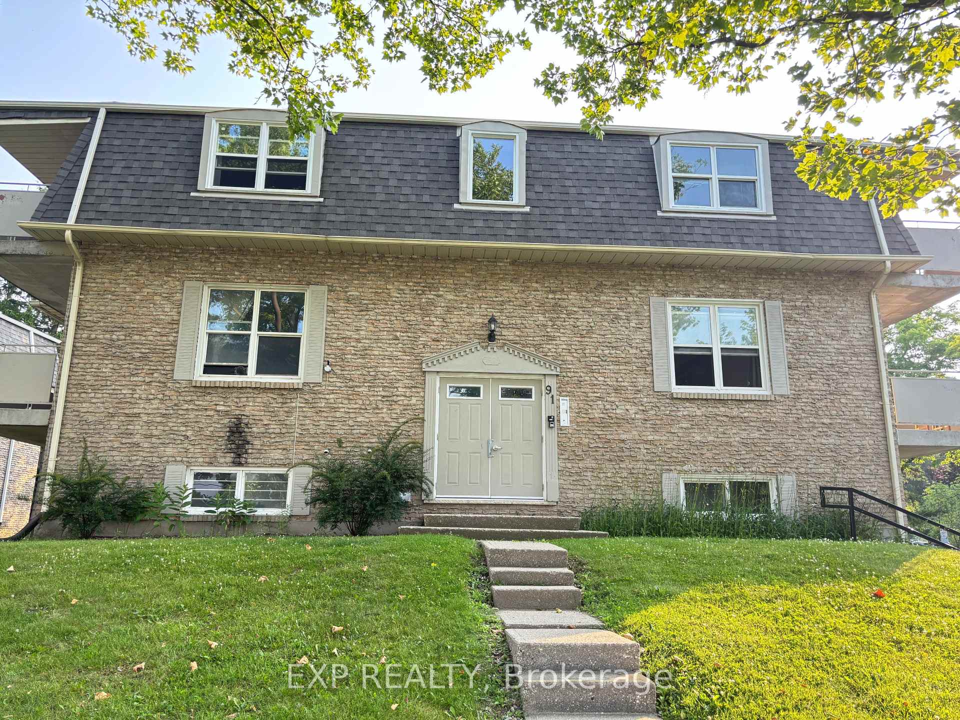 Front of Unit 3, 91 Westmount Road N