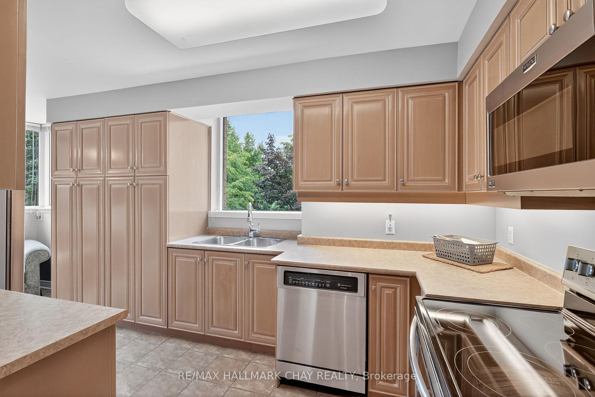 Photo 9 of Unit 201, 4 Briar Hill Heights, New Tecumseth, Rural New Tecumseth — HOMEH
