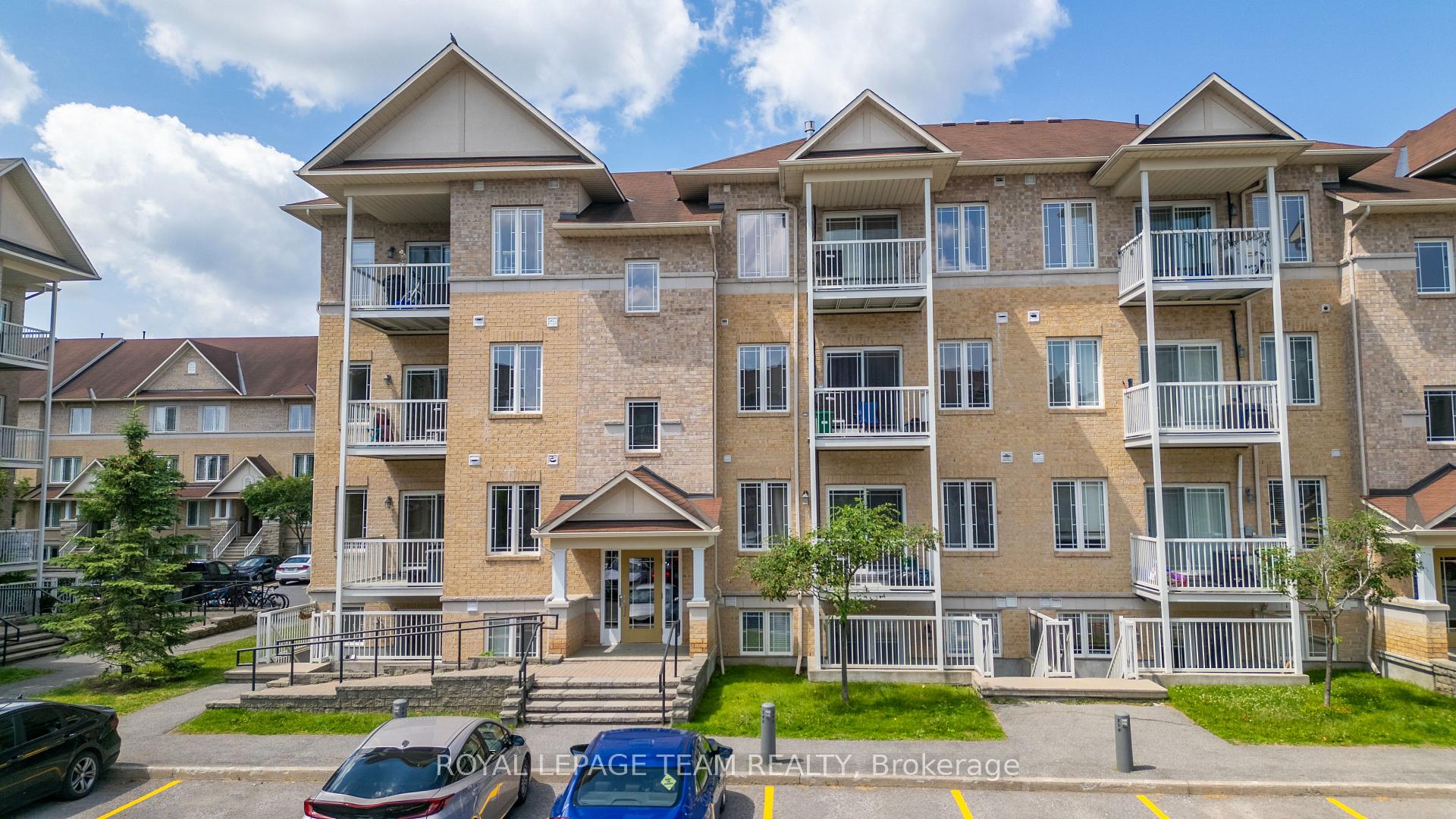 Front of Unit 4, 236 Paseo Private