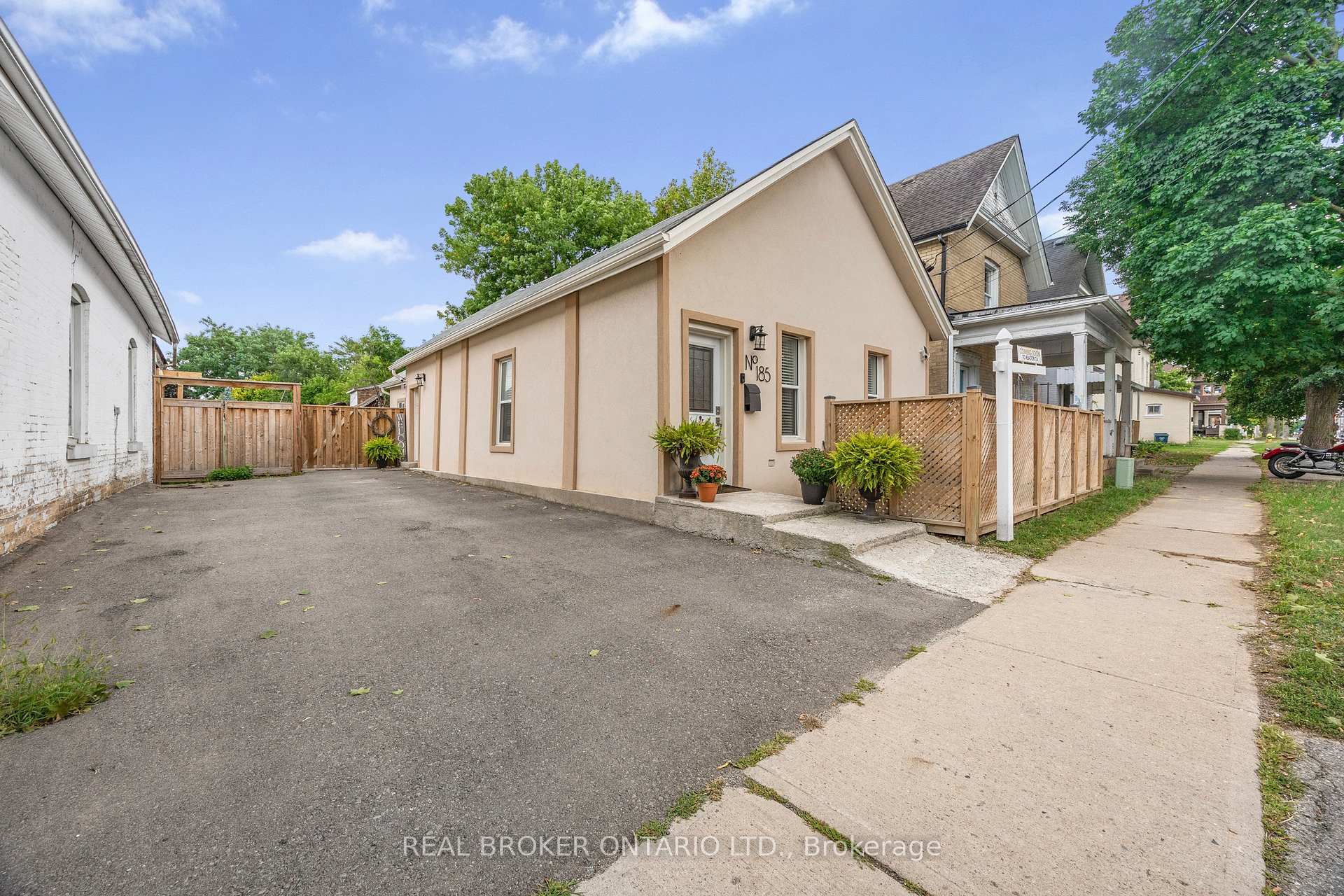 Photo 3 of 185 Murray Street, Brant, Brantford Twp — HOMEH