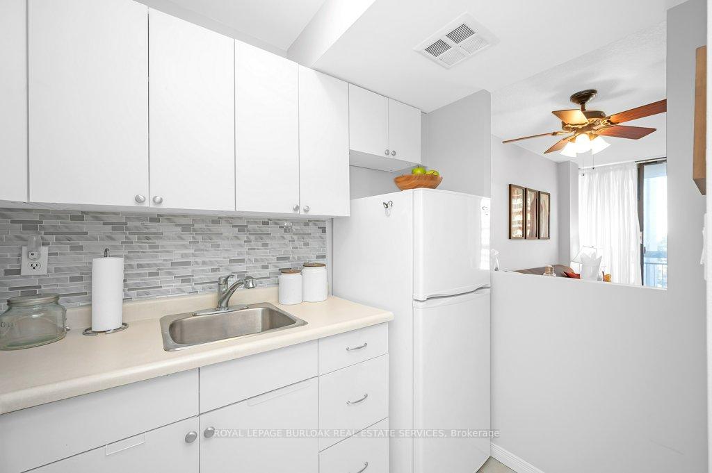 Photo 6 of Unit 303, 150 Charlton Avenue E, Hamilton, Corktown — HOMEH