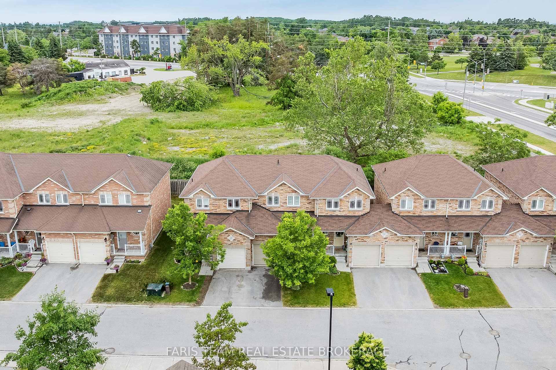 Photo 2 of 35 Southwoods Crescent, Barrie, Holly — HOMEH