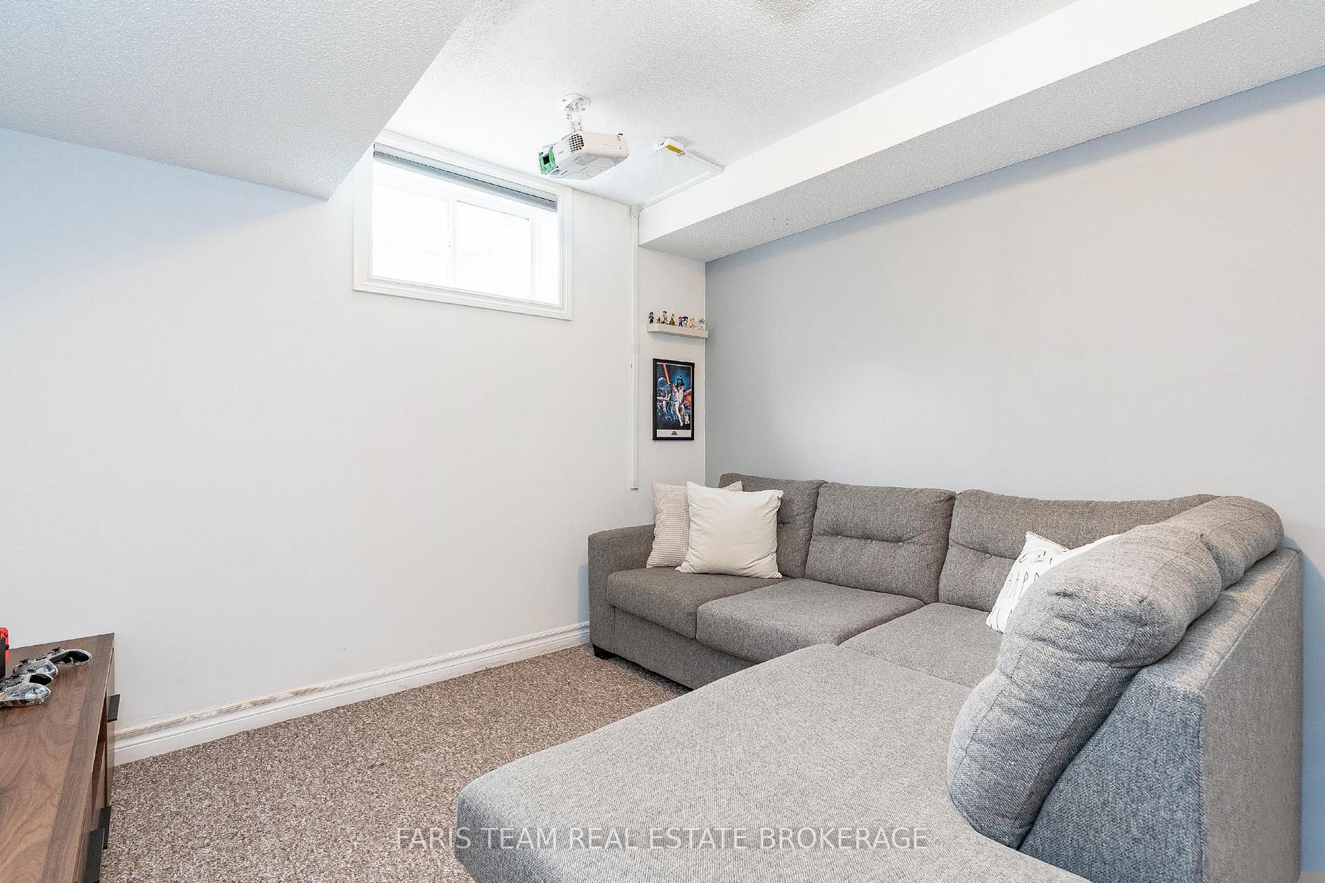 Photo 17 of 35 Southwoods Crescent, Barrie, Holly — HOMEH