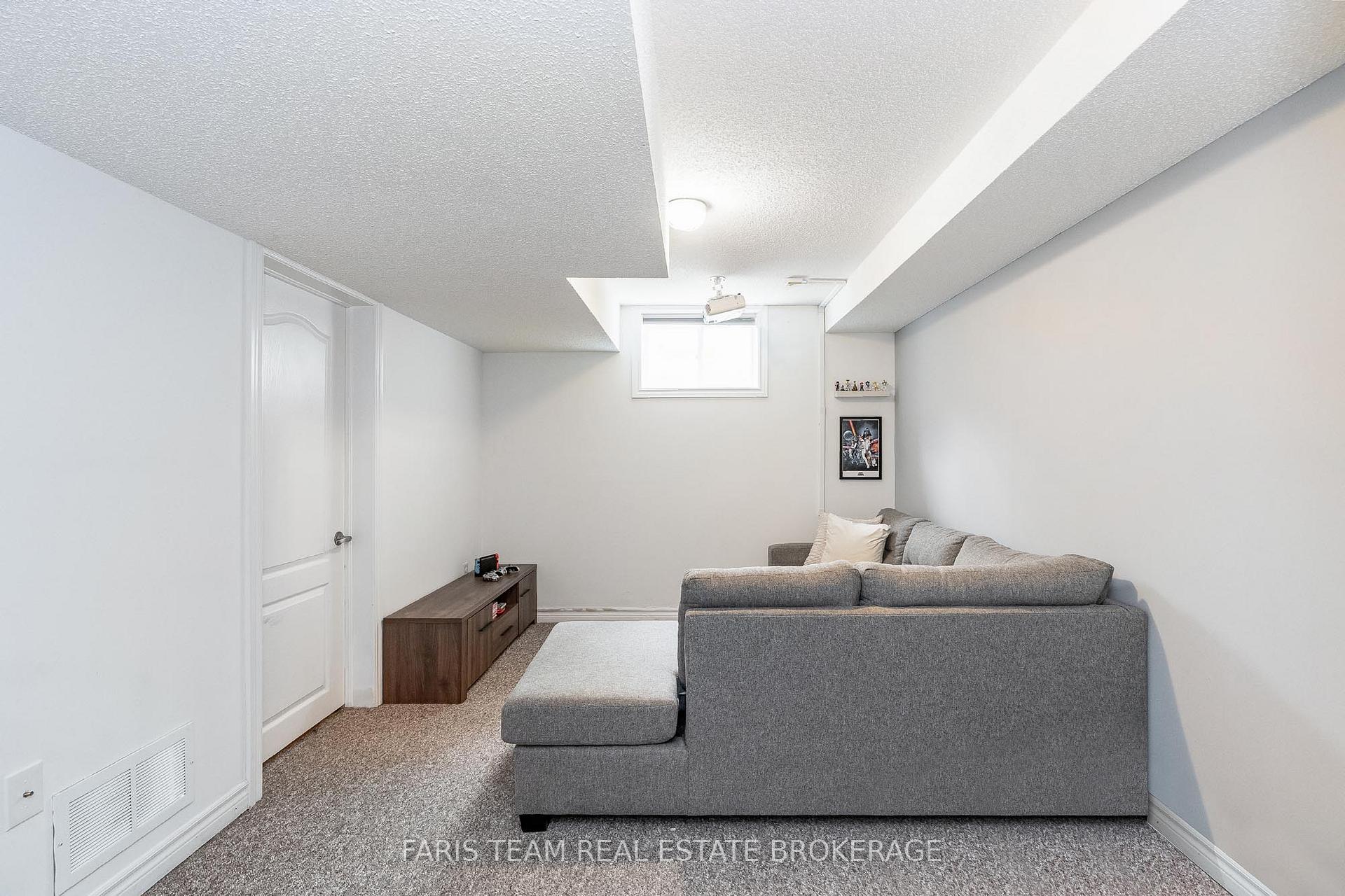 Photo 18 of 35 Southwoods Crescent, Barrie, Holly — HOMEH