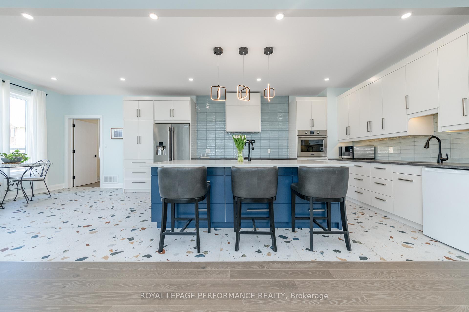 Photo 2 of 106 James Cummings Avenue, Ottawa, Crystal Bay/Rocky Point — HOMEH