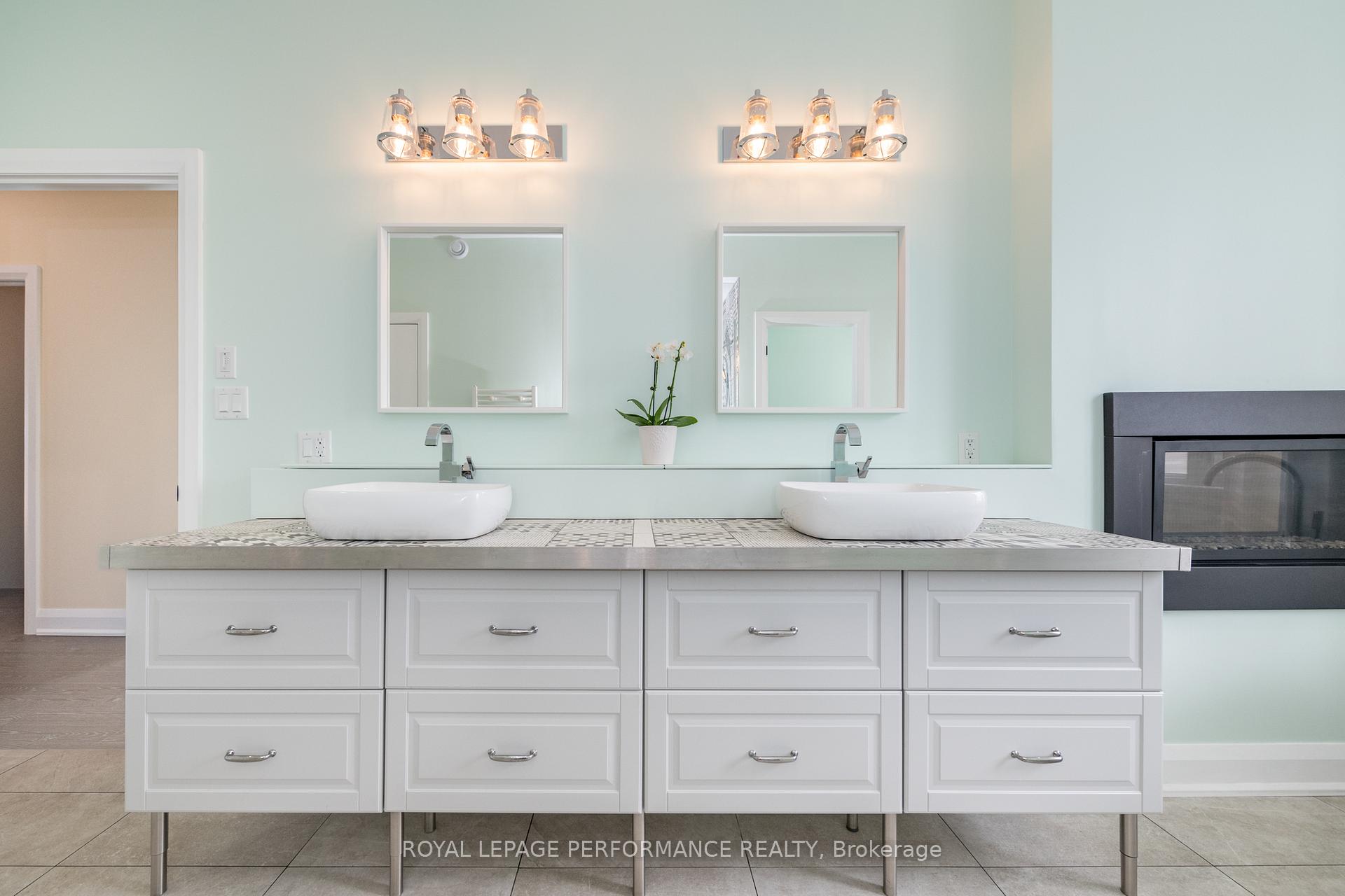 Photo 4 of 106 James Cummings Avenue, Ottawa, Crystal Bay/Rocky Point — HOMEH