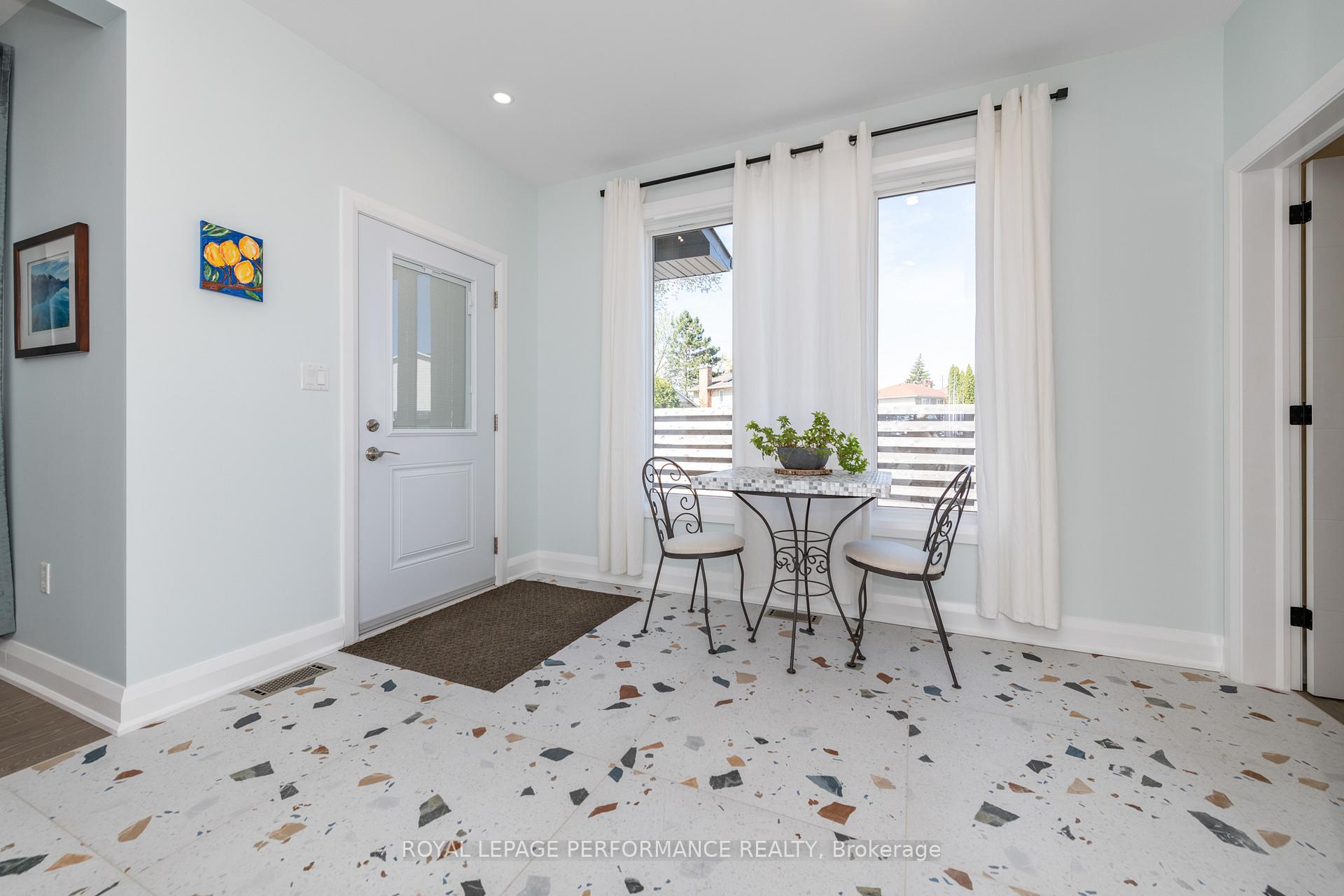 Photo 8 of 106 James Cummings Avenue, Ottawa, Crystal Bay/Rocky Point — HOMEH