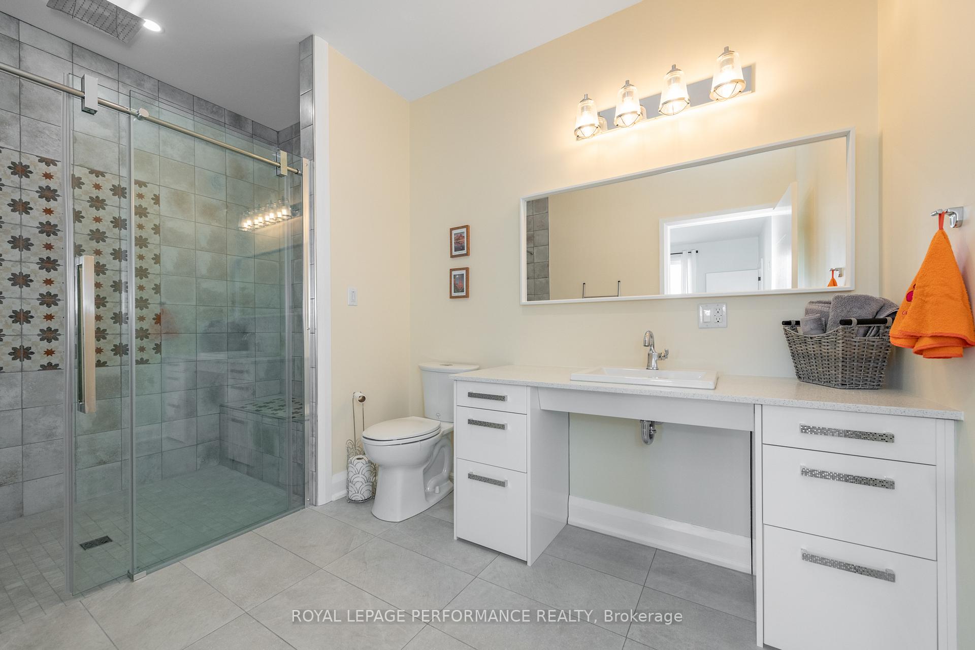 Photo 13 of 106 James Cummings Avenue, Ottawa, Crystal Bay/Rocky Point — HOMEH