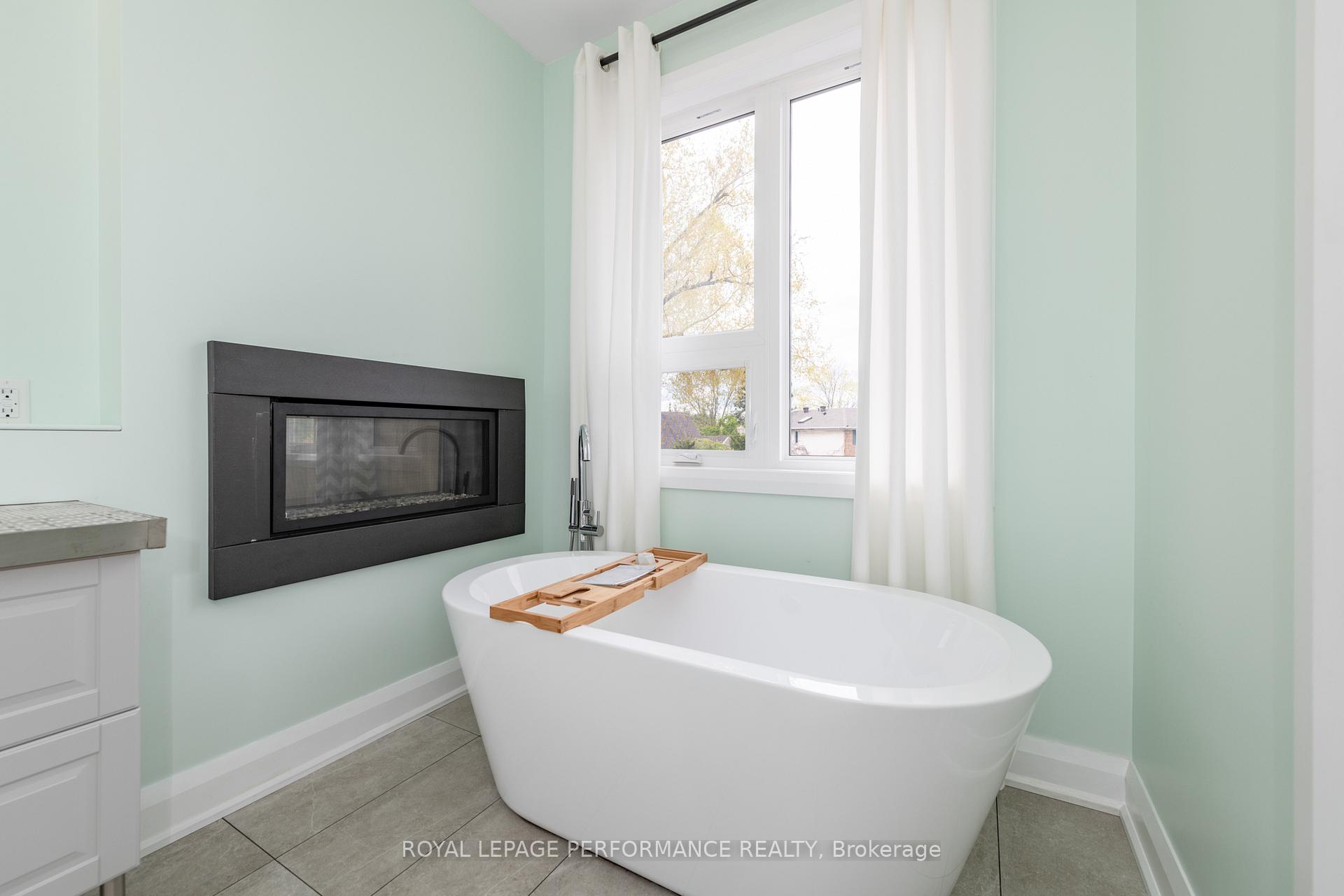 Photo 18 of 106 James Cummings Avenue, Ottawa, Crystal Bay/Rocky Point — HOMEH