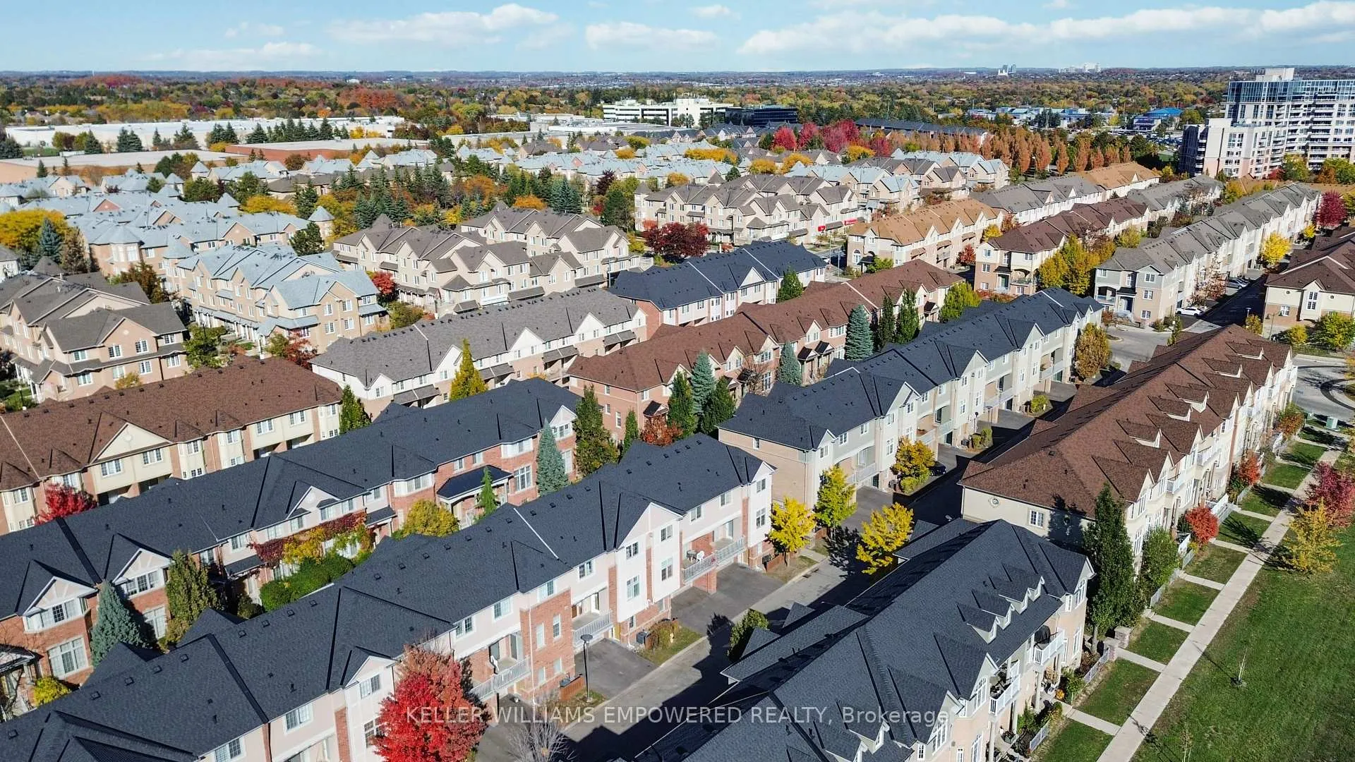 Photo 3 of 109 Legends Way, Markham, Unionville — HOMEH