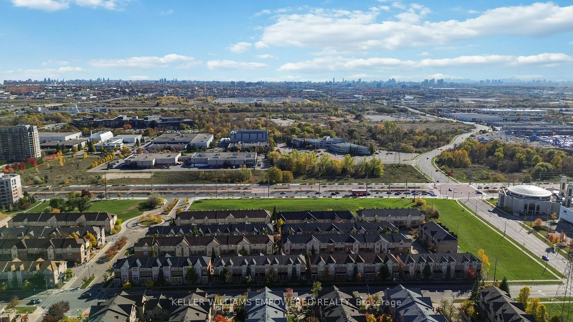 Photo 4 of 109 Legends Way, Markham, Unionville — HOMEH
