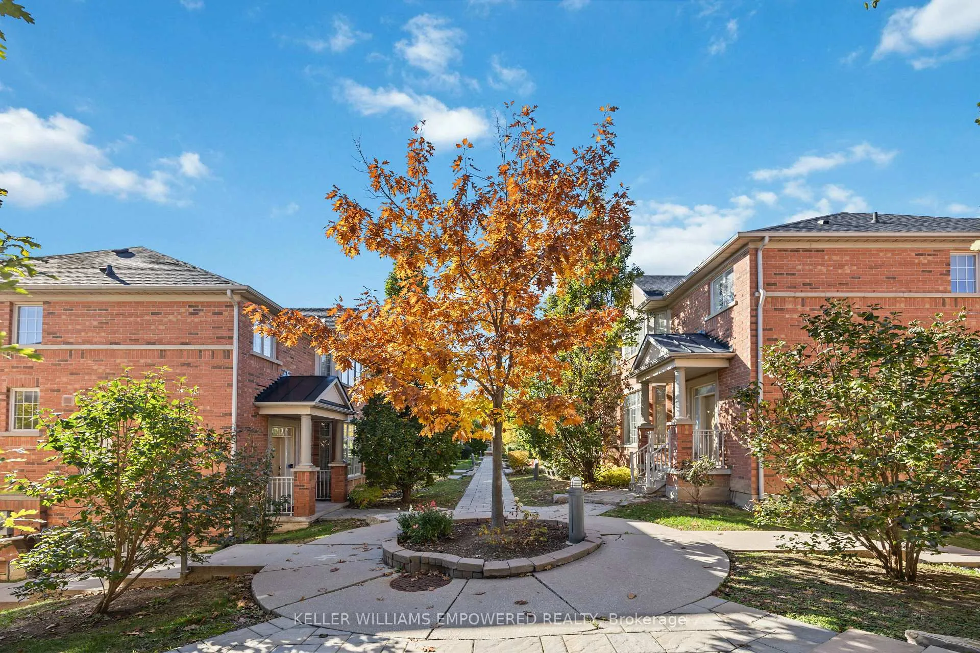 Photo 5 of 109 Legends Way, Markham, Unionville — HOMEH