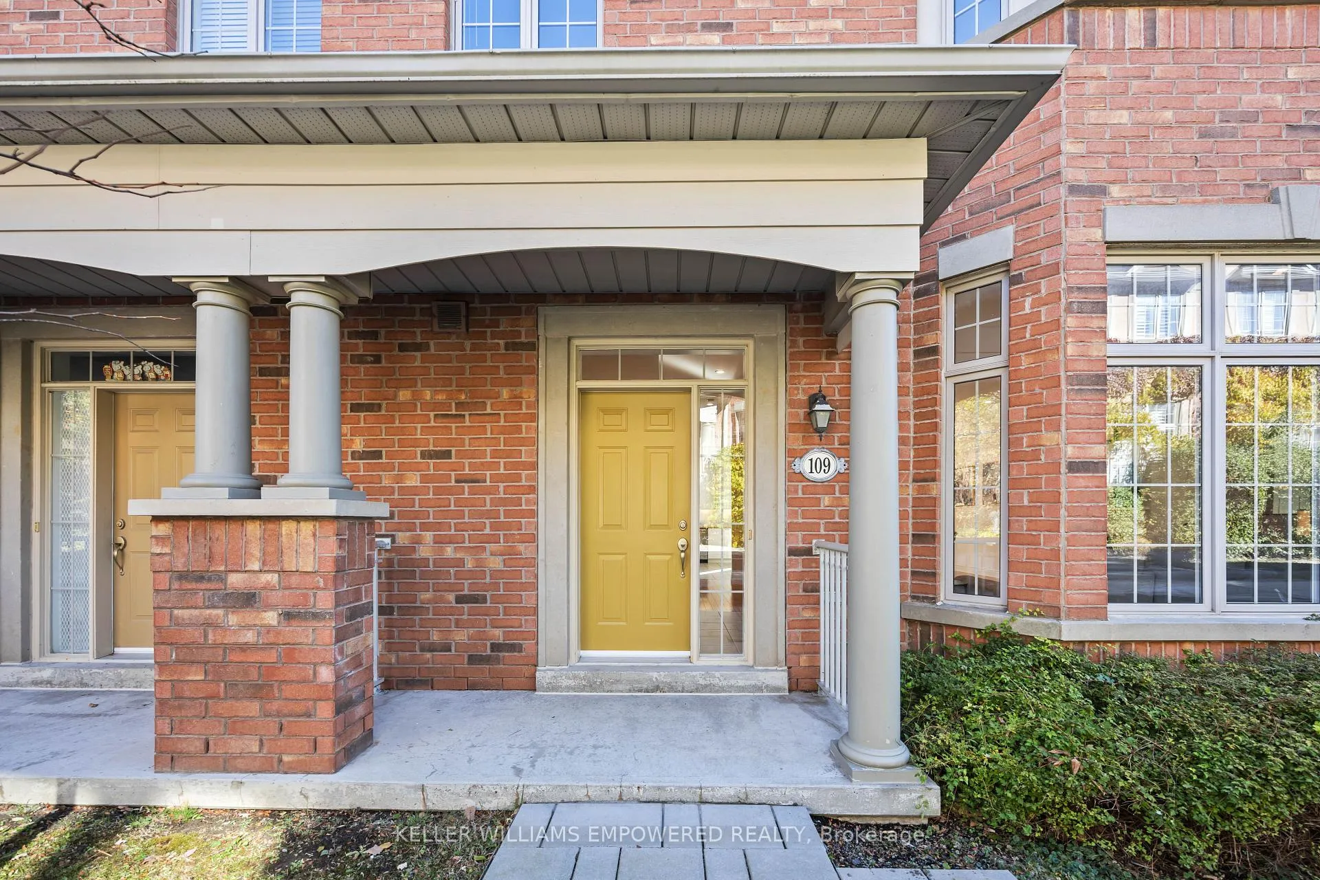 Photo 7 of 109 Legends Way, Markham, Unionville — HOMEH