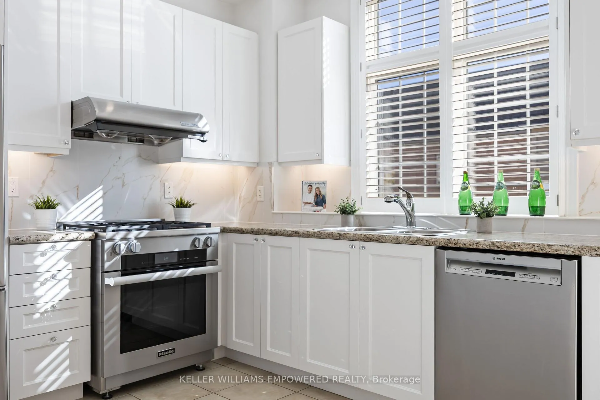 Photo 17 of 109 Legends Way, Markham, Unionville — HOMEH