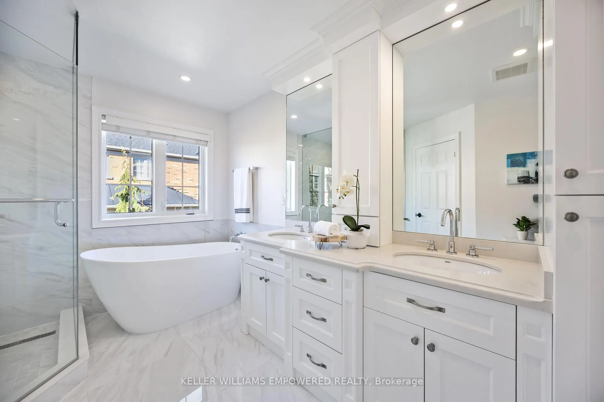 Photo 21 of 109 Legends Way, Markham, Unionville — HOMEH