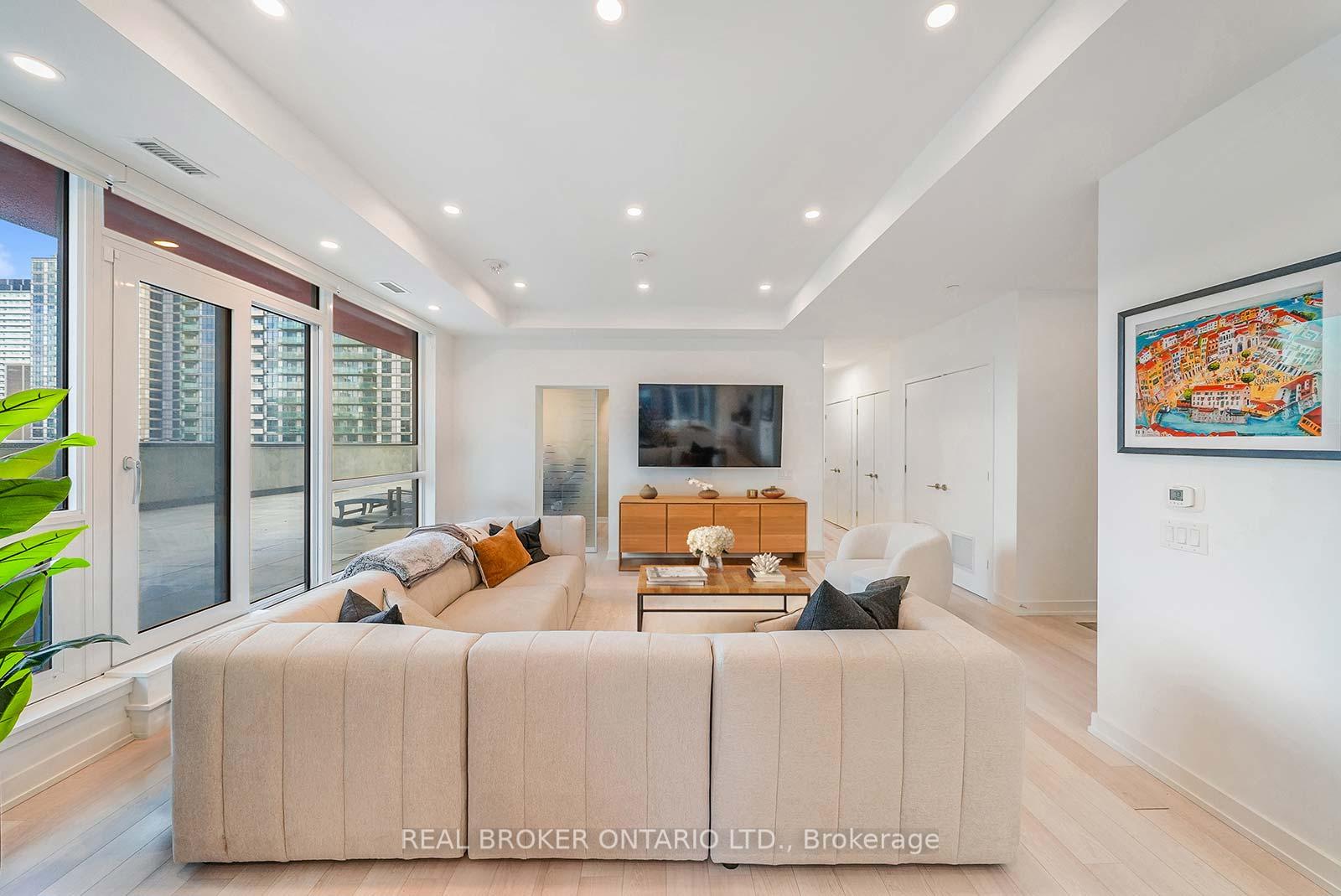 Photo 4 of Unit 508, 39 Roehampton Avenue, Toronto, Mount Pleasant West — HOMEH