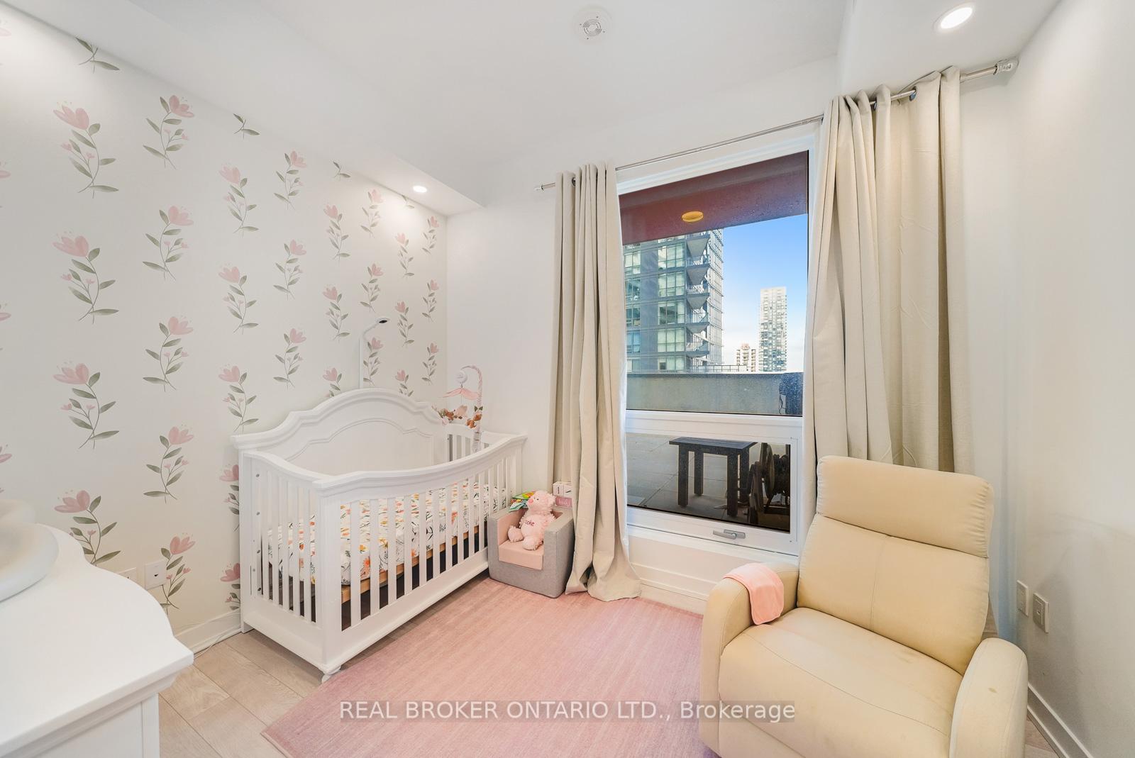Photo 9 of Unit 508, 39 Roehampton Avenue, Toronto, Mount Pleasant West — HOMEH