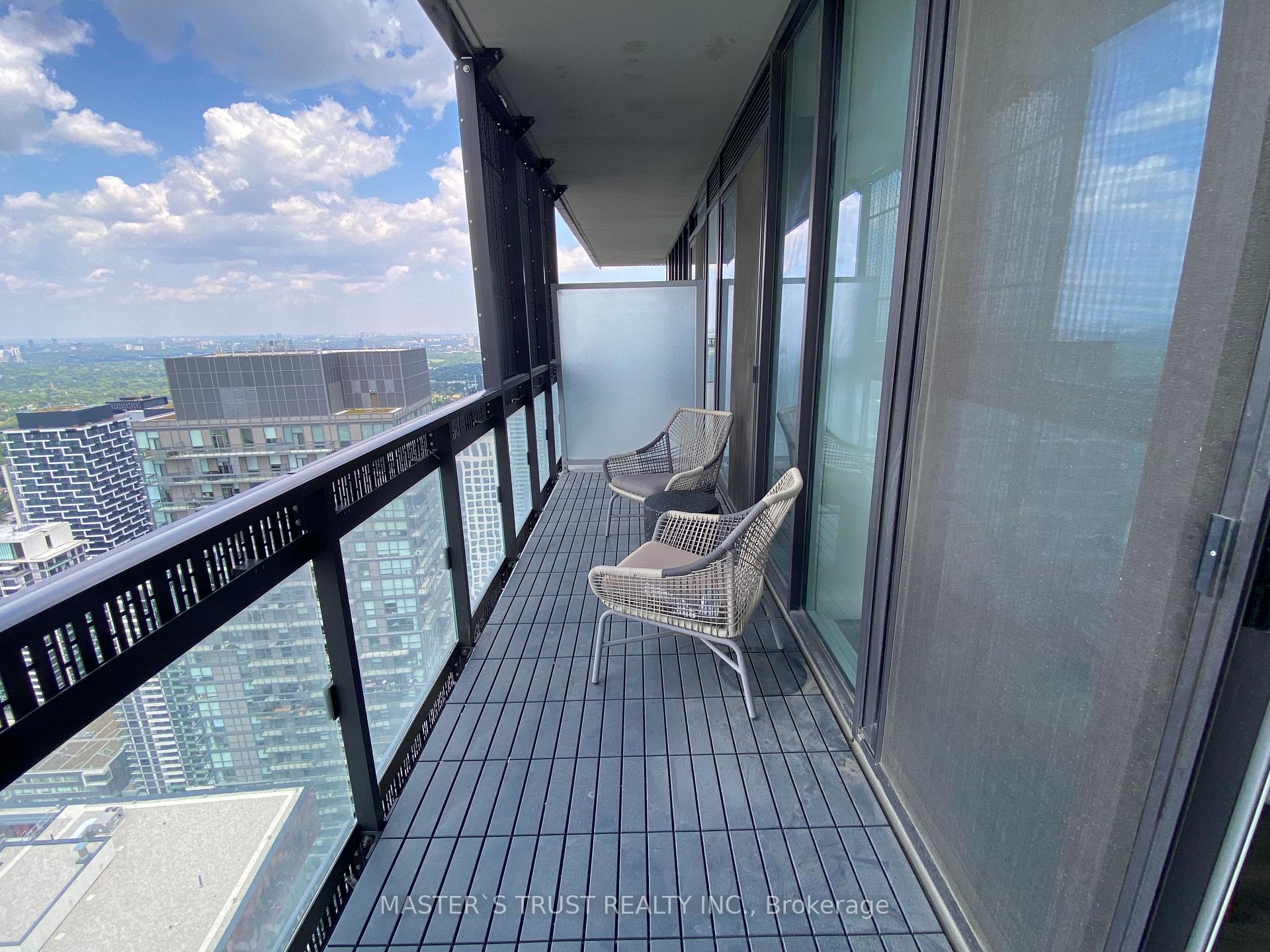 Photo 6 of Unit 5007, 8 Eglinton Avenue E, Toronto, Mount Pleasant West — HOMEH