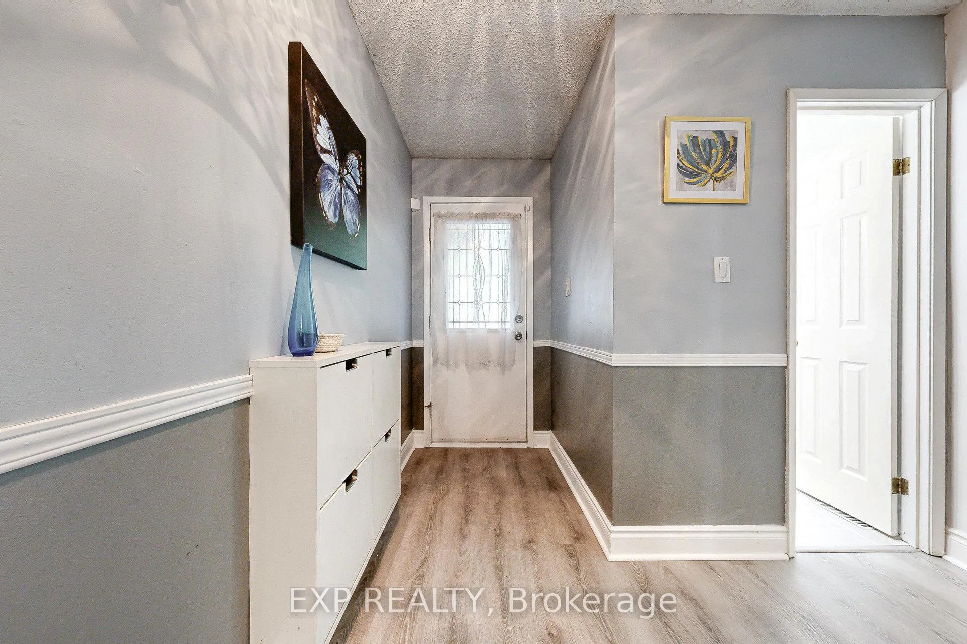 Photo 2 of 54 Parker Crescent, Ajax, South East — HOMEH