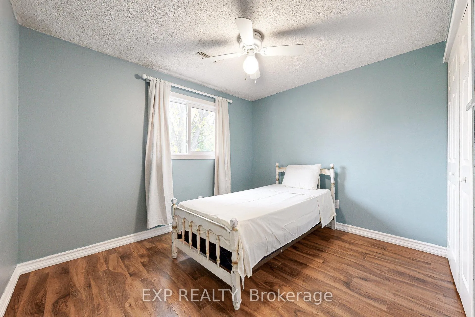 Photo 23 of 54 Parker Crescent, Ajax, South East — HOMEH