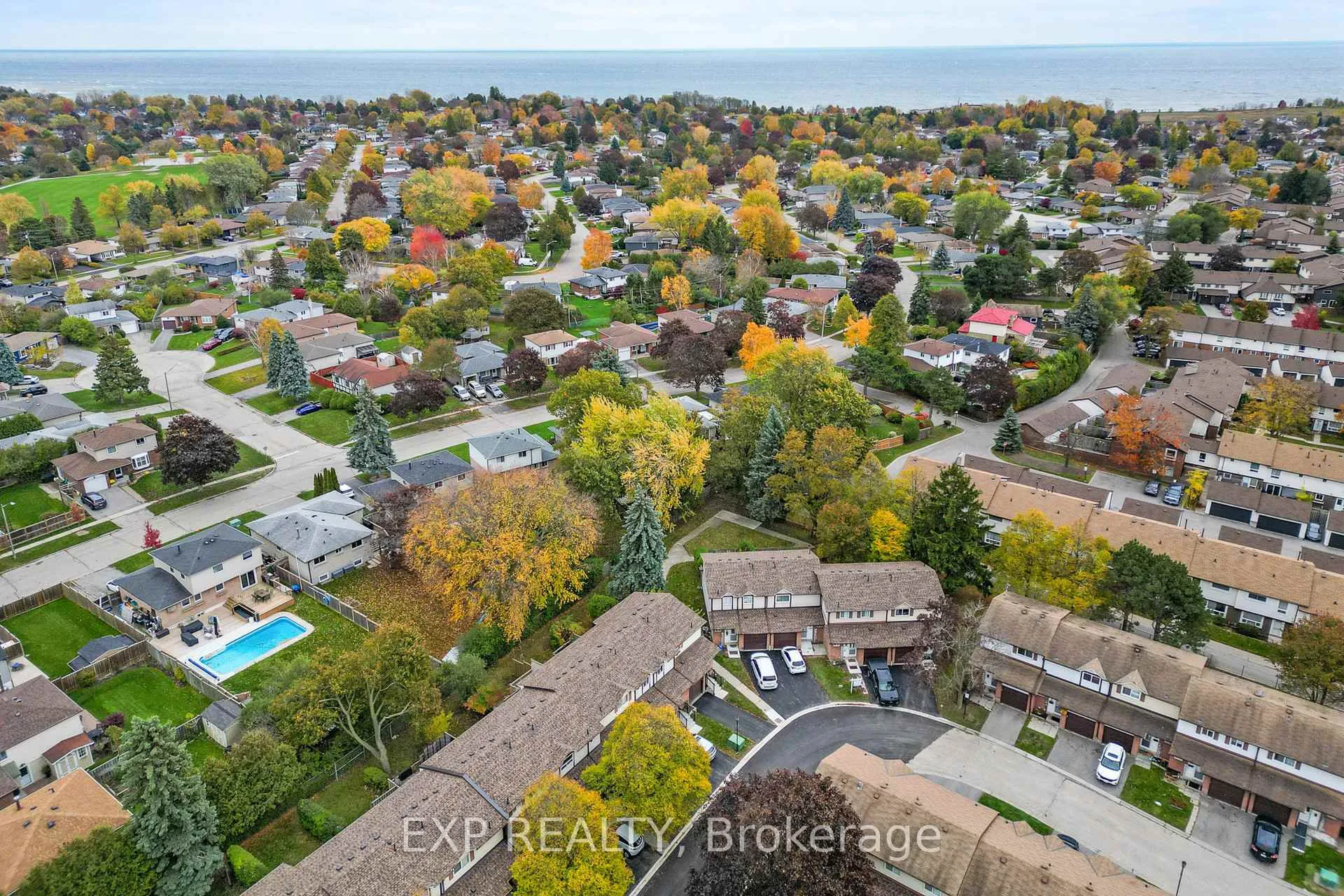 Photo 35 of 54 Parker Crescent, Ajax, South East — HOMEH
