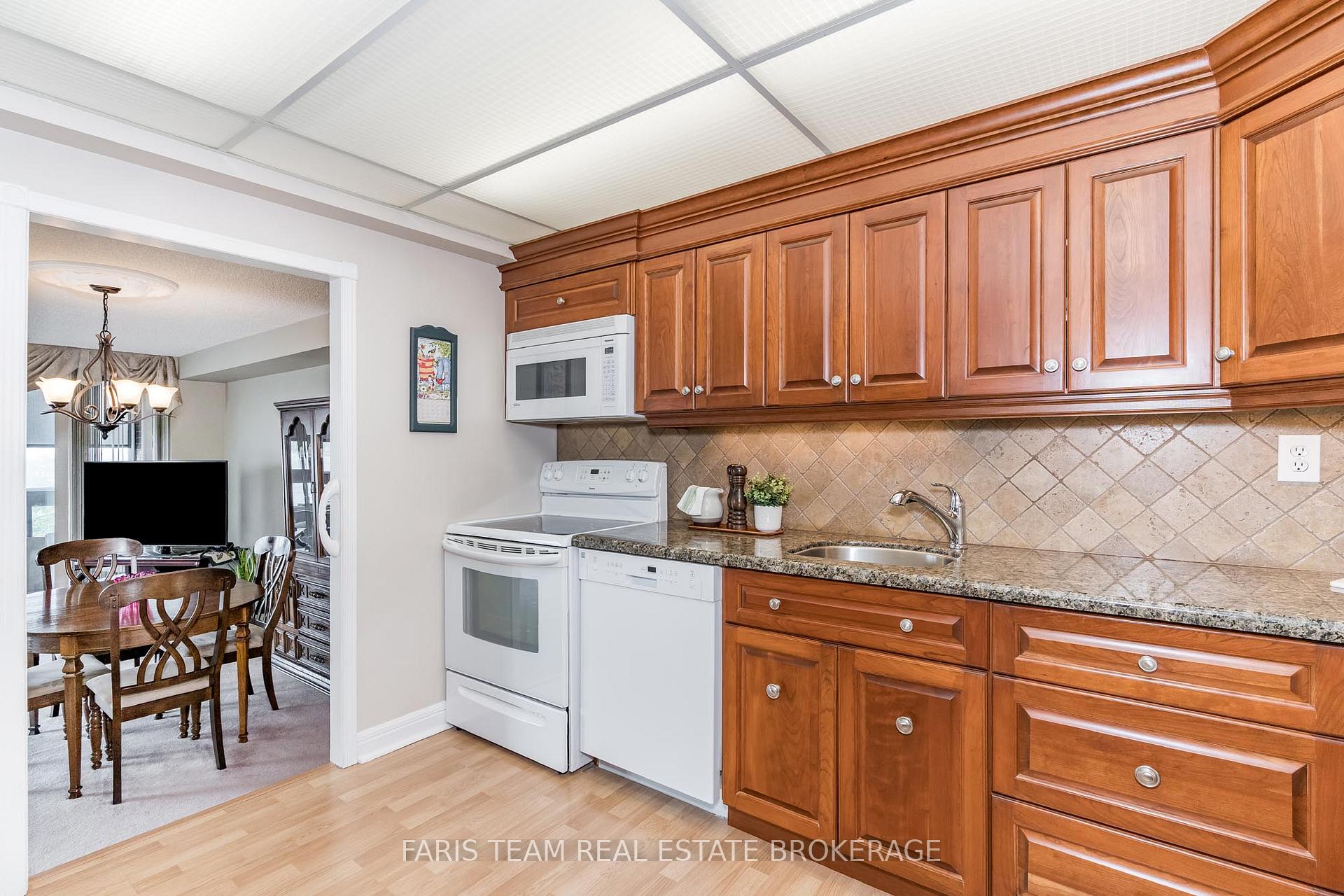 Photo 5 of Unit 1006, 181 Collier Street, Barrie, North Shore — HOMEH