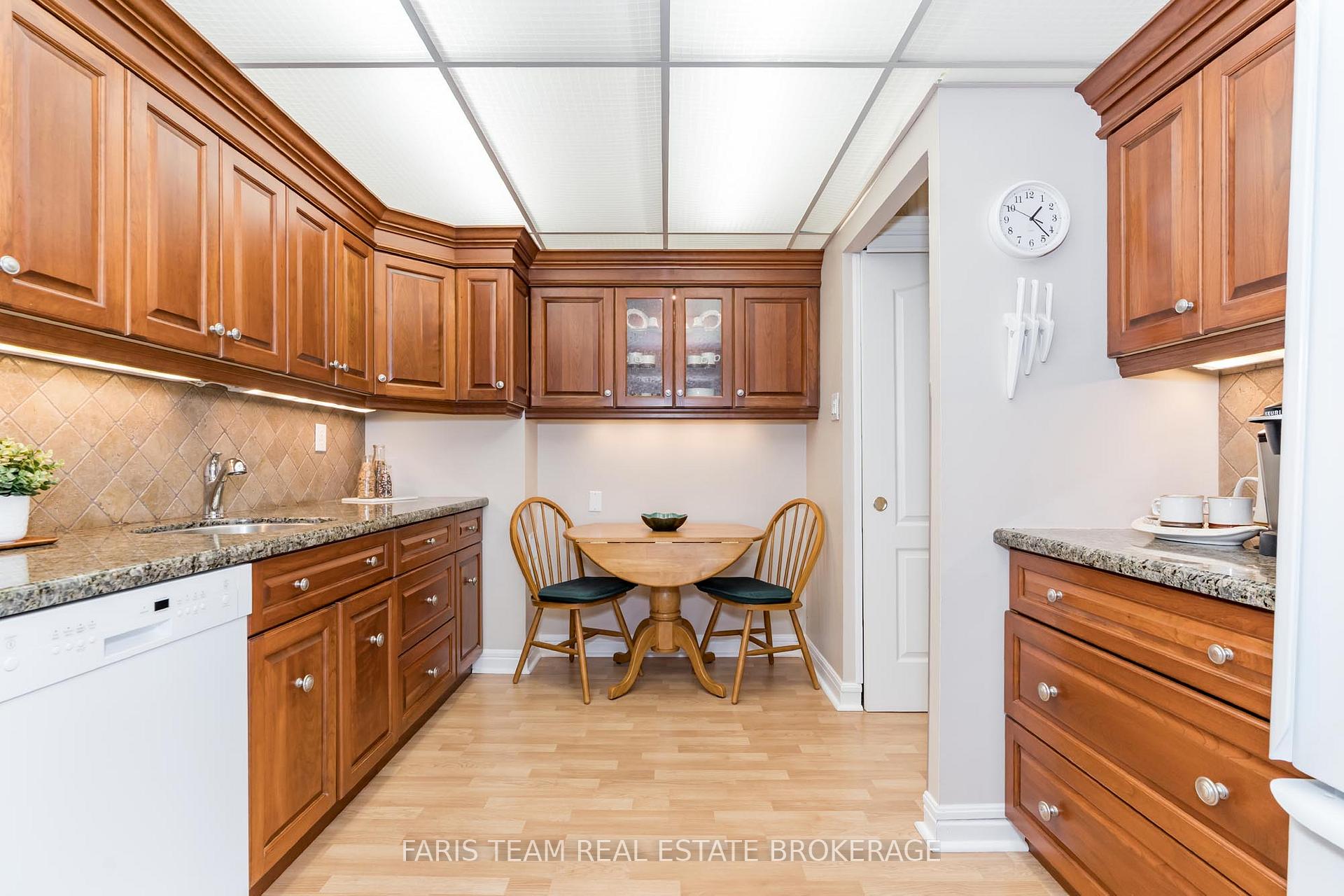 Photo 6 of Unit 1006, 181 Collier Street, Barrie, North Shore — HOMEH